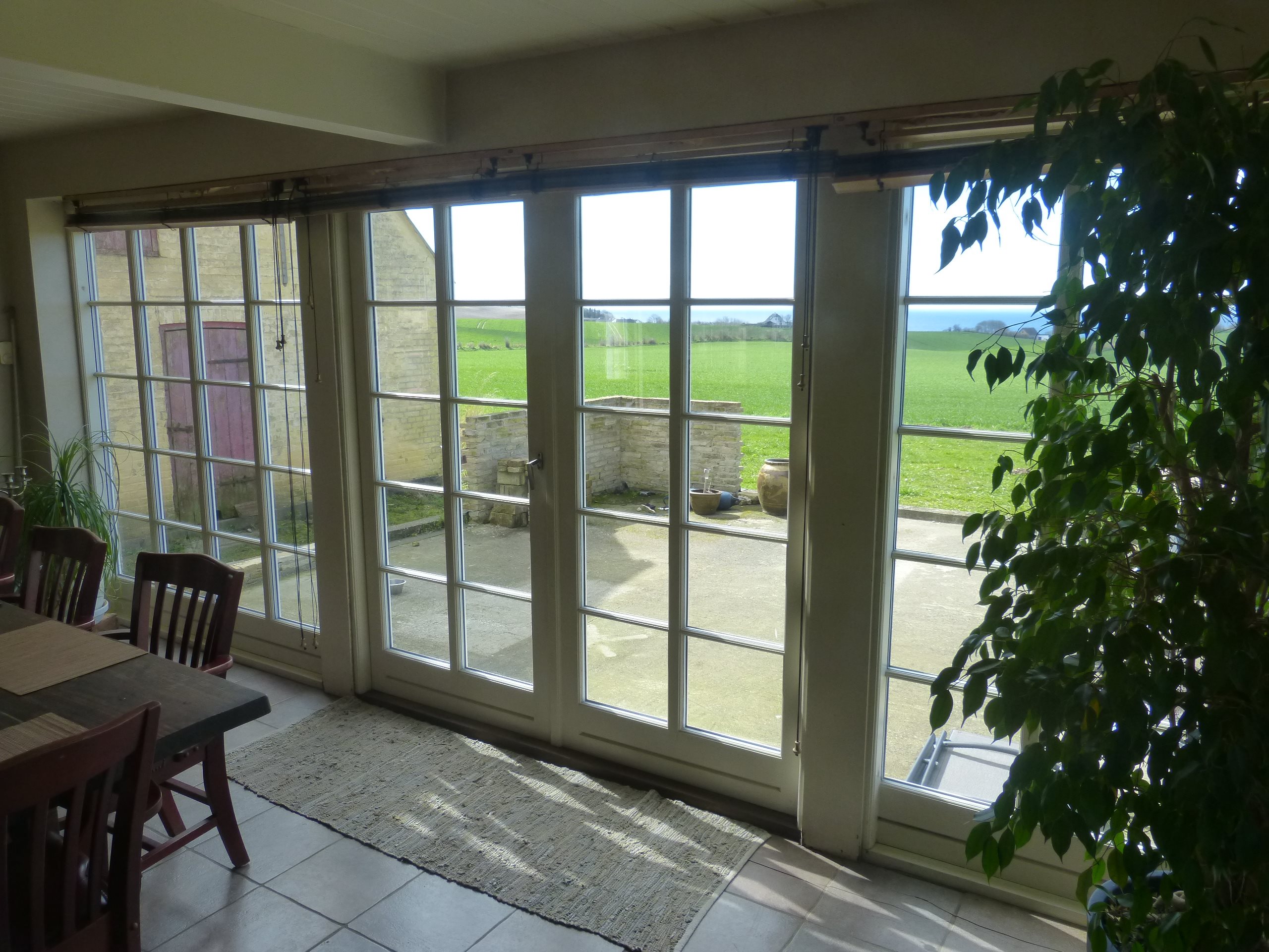 Fremhævet køkken med udsigt billede i fuldskærmstilstand. Billede af Bjergegyden 12, Sønderby Bj, 5631 Ebberup