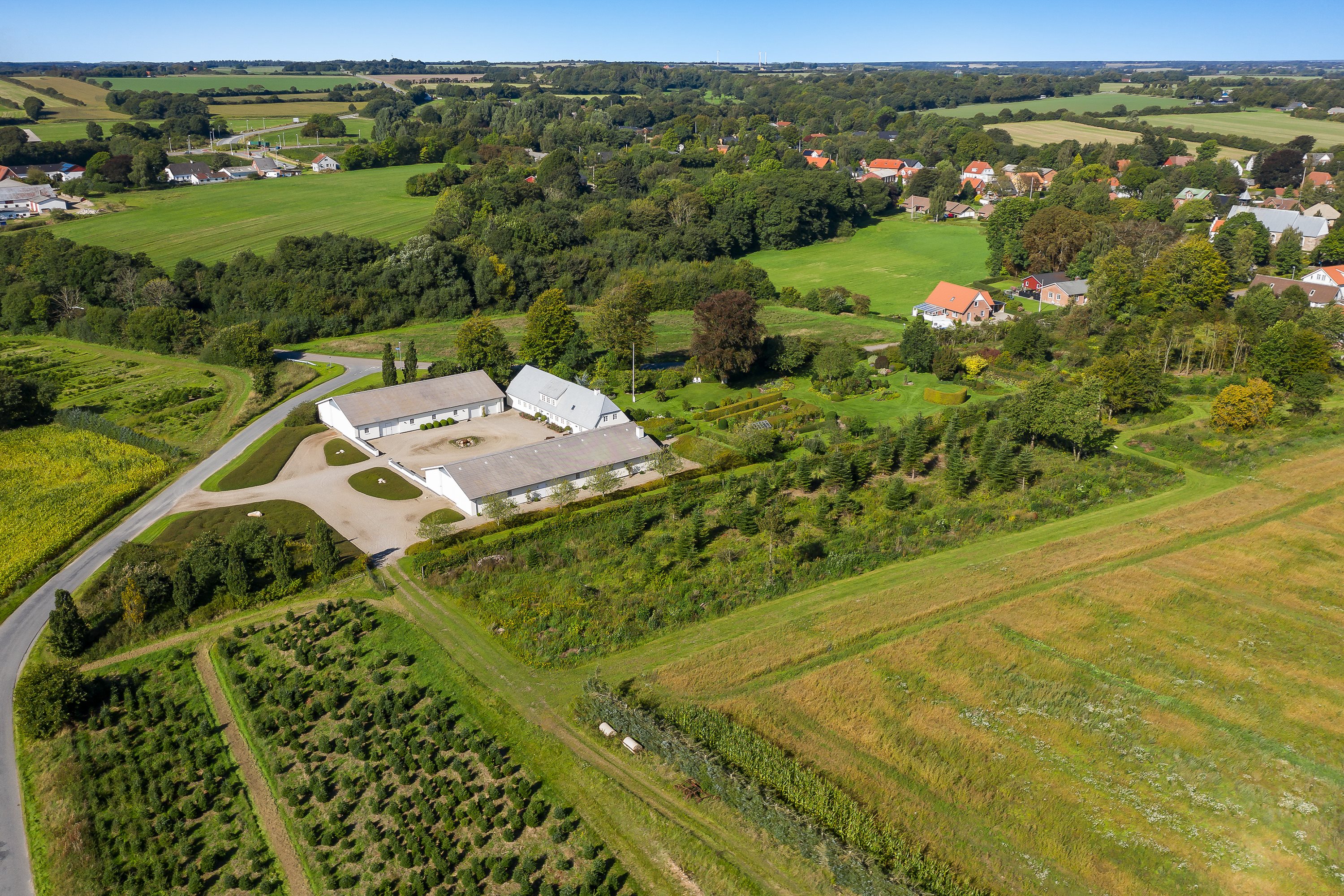 Fremhævet luftfoto billede i fuldskærmstilstand. Billede af Mojbølvej 1, Øster Lindet, 6630 Rødding