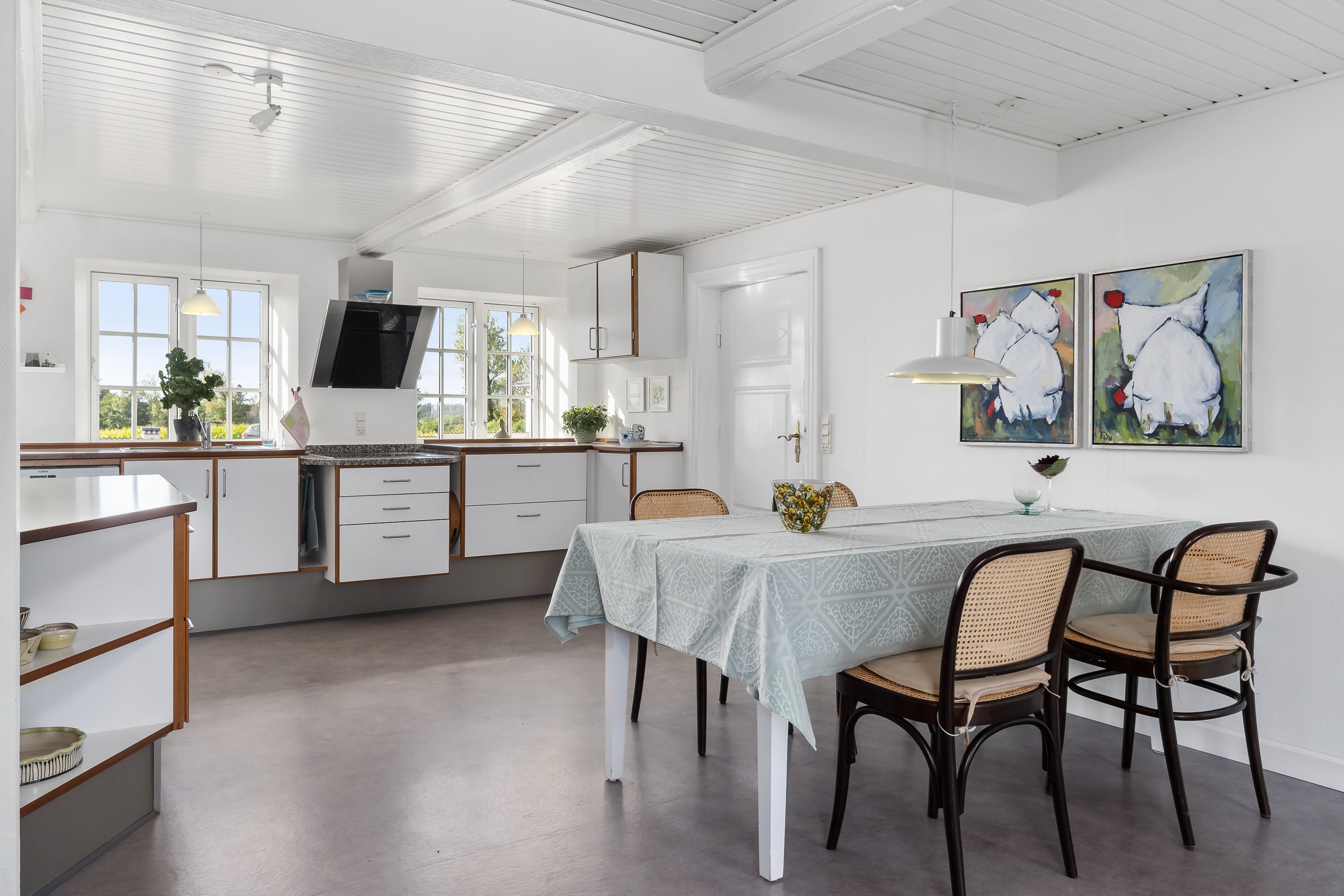 Fremhævet køkken alrum billede i fuldskærmstilstand. Billede af Mojbølvej 1, Øster Lindet, 6630 Rødding