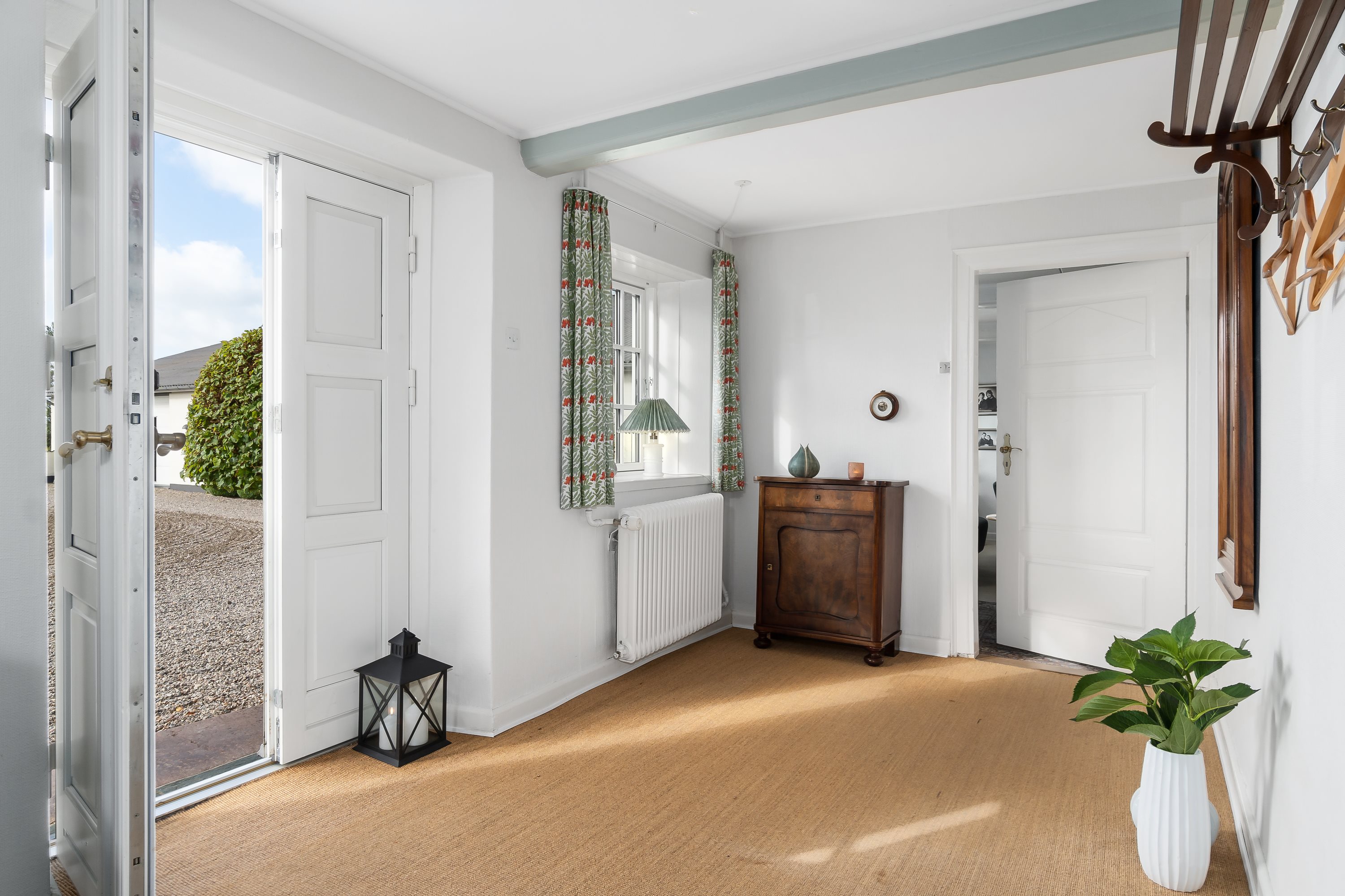 Fremhævet entré billede i fuldskærmstilstand. Billede af Mojbølvej 1, Øster Lindet, 6630 Rødding