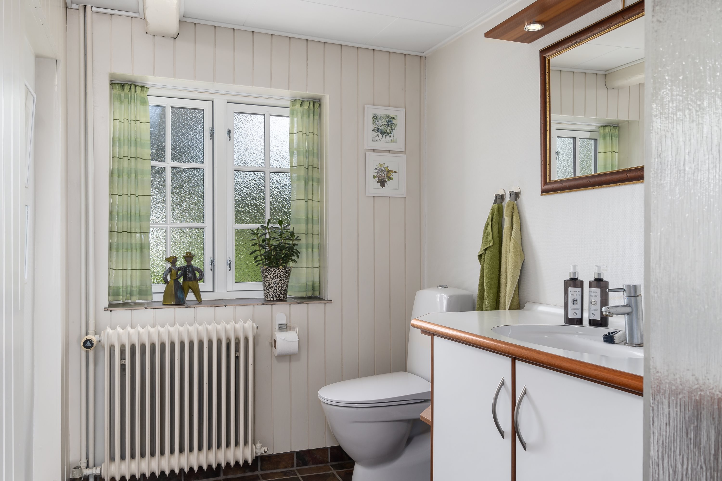 Fremhævet badeværelse billede i fuldskærmstilstand. Billede af Mojbølvej 1, Øster Lindet, 6630 Rødding