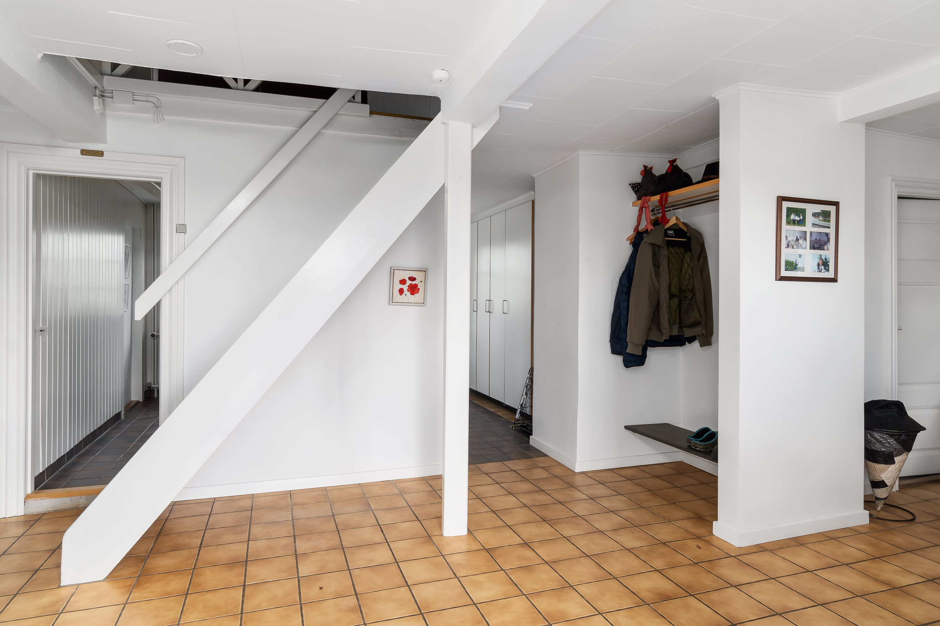 Fremhævet trappe billede i fuldskærmstilstand. Billede af Mojbølvej 1, Øster Lindet, 6630 Rødding