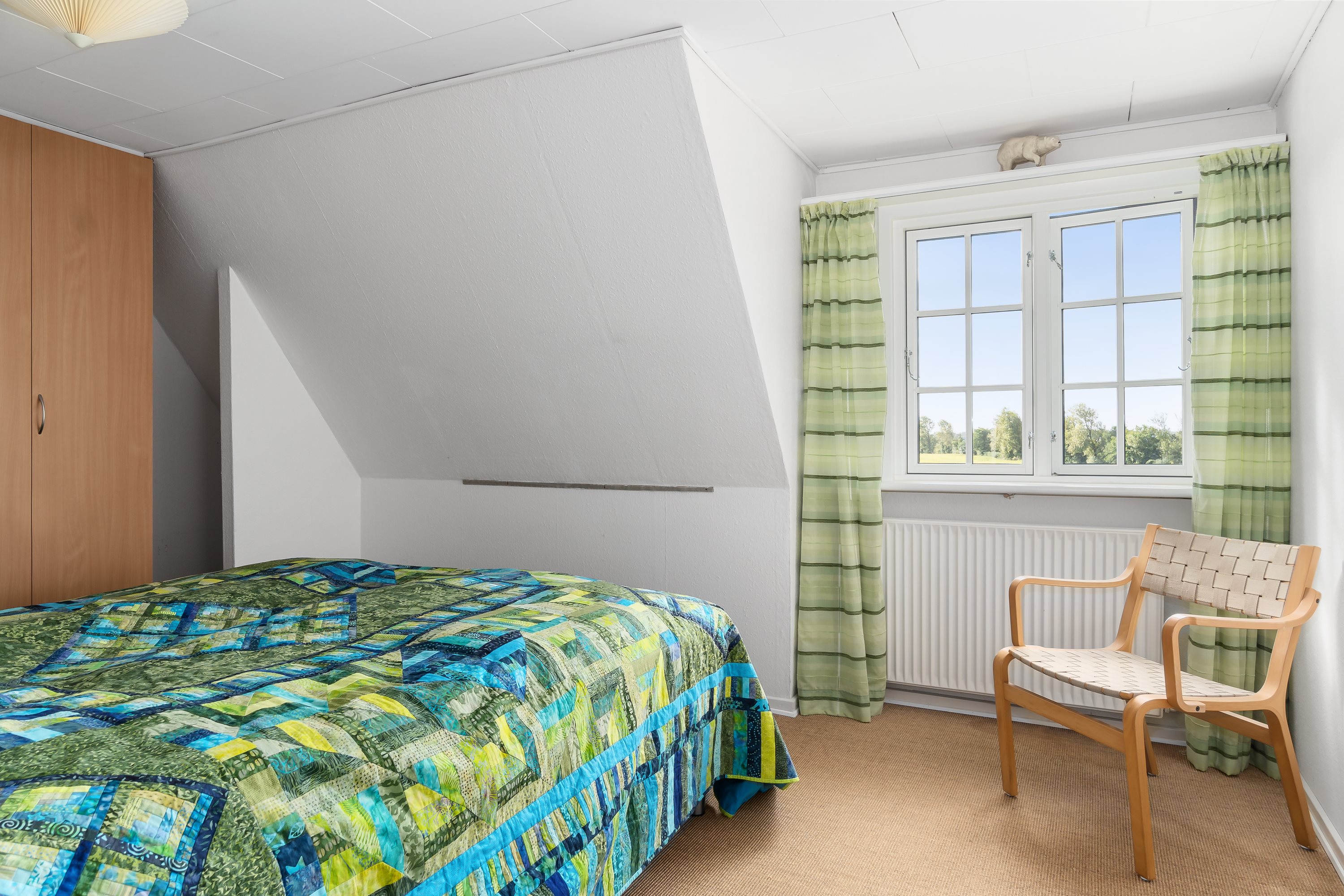 Fremhævet soveværelse billede i fuldskærmstilstand. Billede af Mojbølvej 1, Øster Lindet, 6630 Rødding