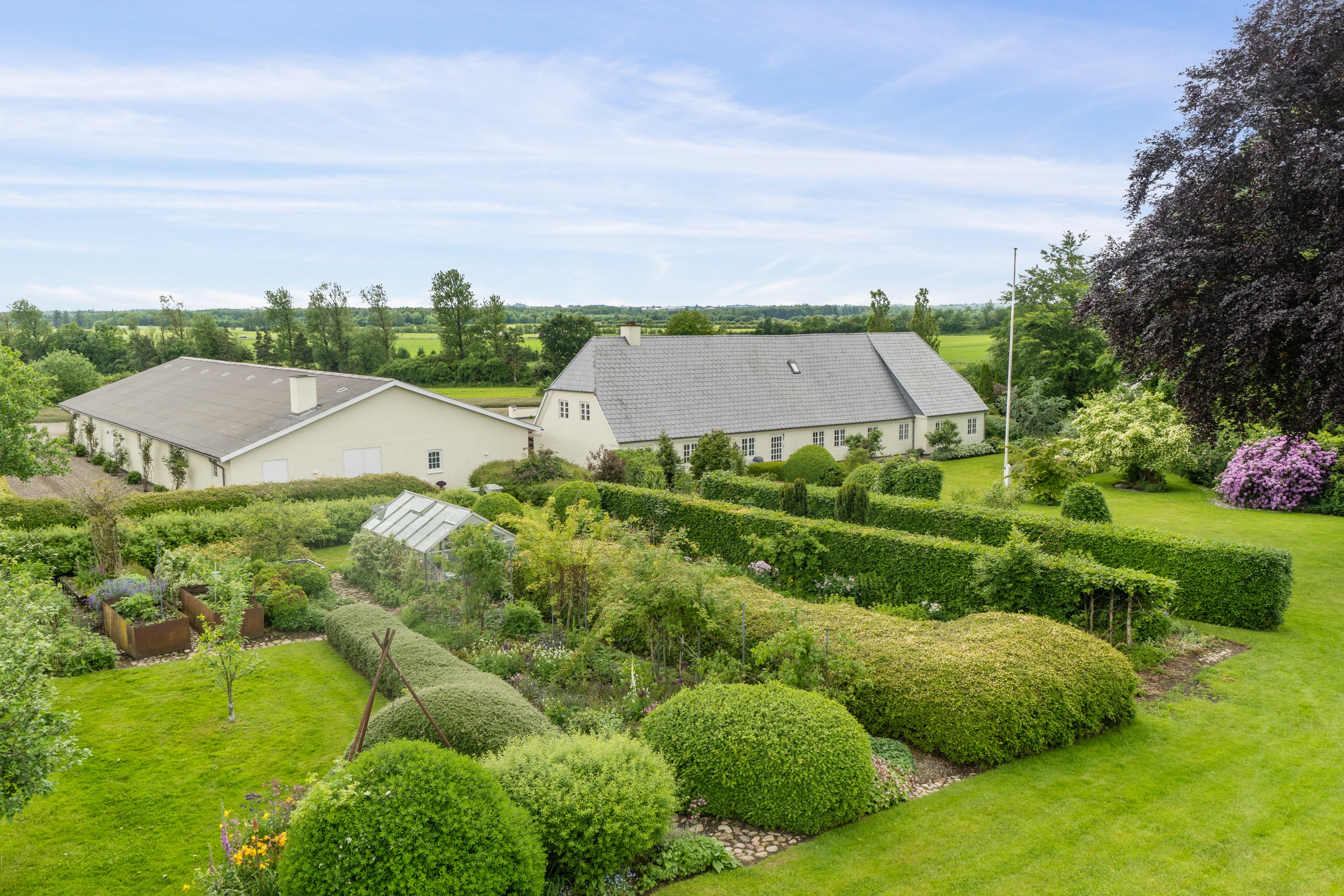 Fremhævet have billede i fuldskærmstilstand. Billede af Mojbølvej 1, Øster Lindet, 6630 Rødding