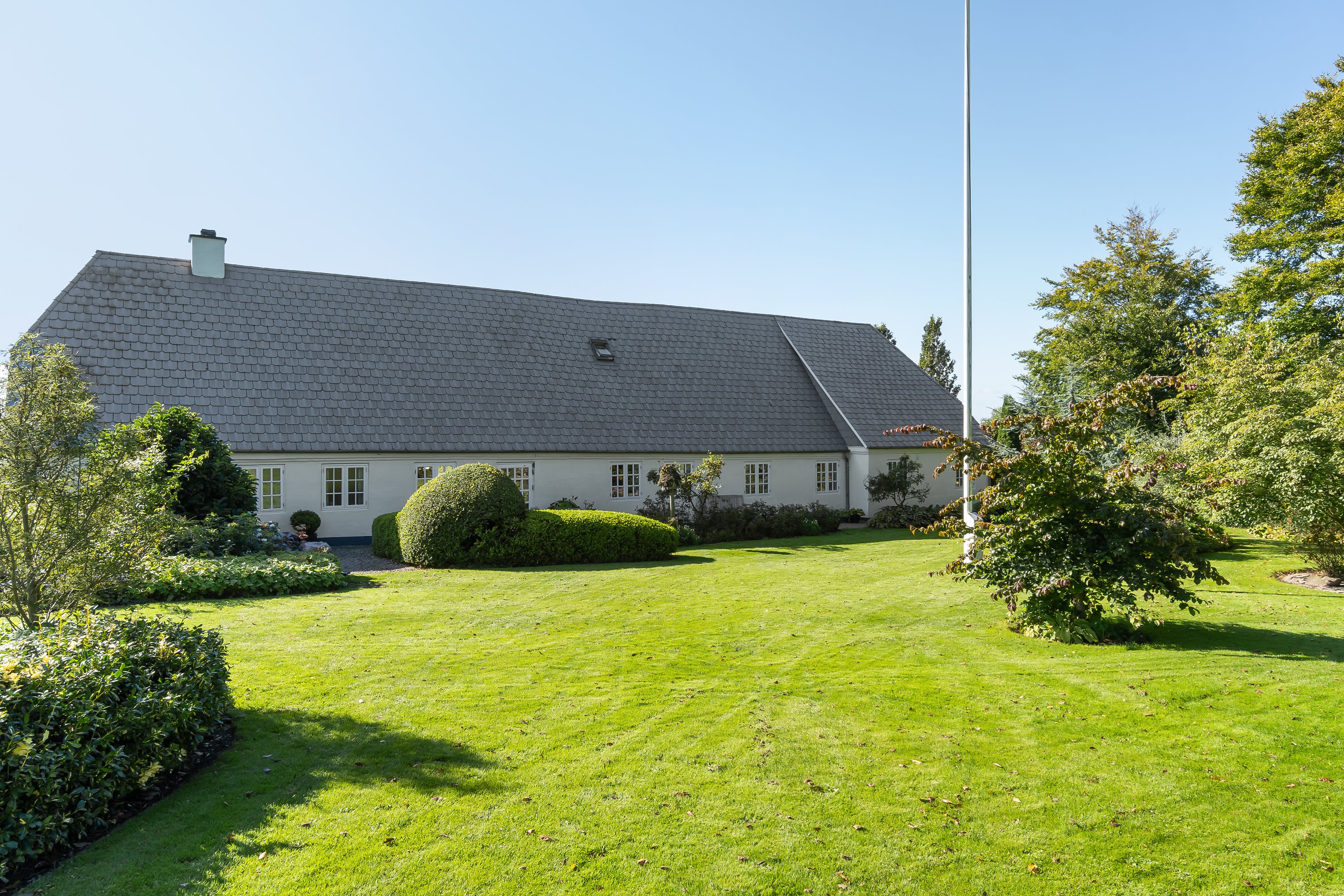 Fremhævet have billede i fuldskærmstilstand. Billede af Mojbølvej 1, Øster Lindet, 6630 Rødding