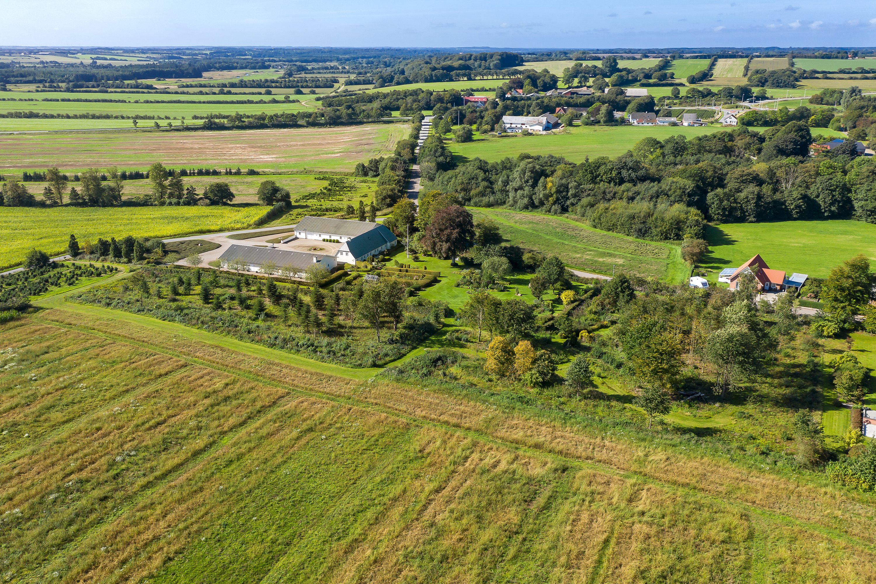 Fremhævet marker billede i fuldskærmstilstand. Billede af Mojbølvej 1, Øster Lindet, 6630 Rødding