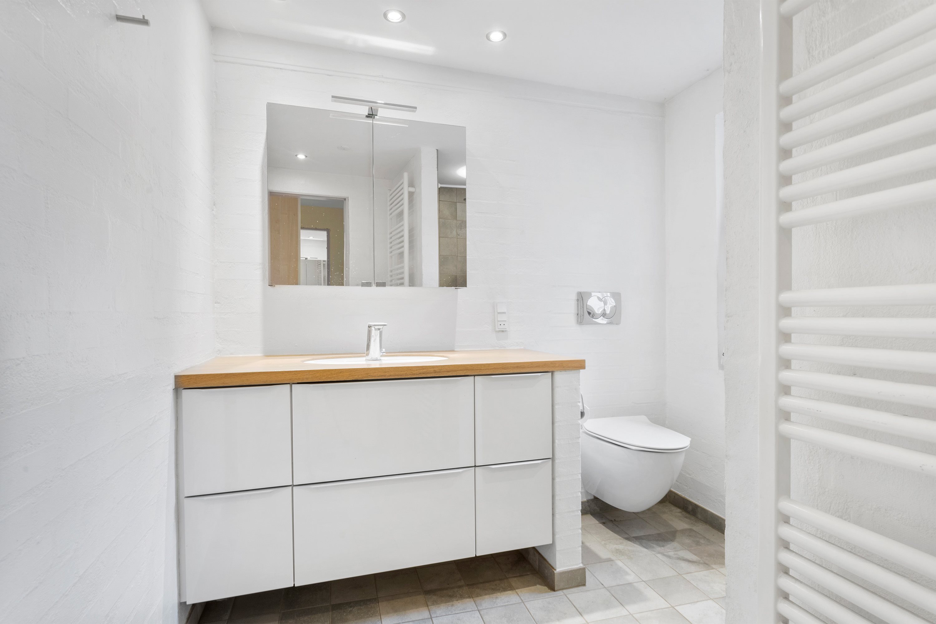 Fremhævet badeværelse billede i fuldskærmstilstand. Billede af Vestermarken 14, 9370 Hals