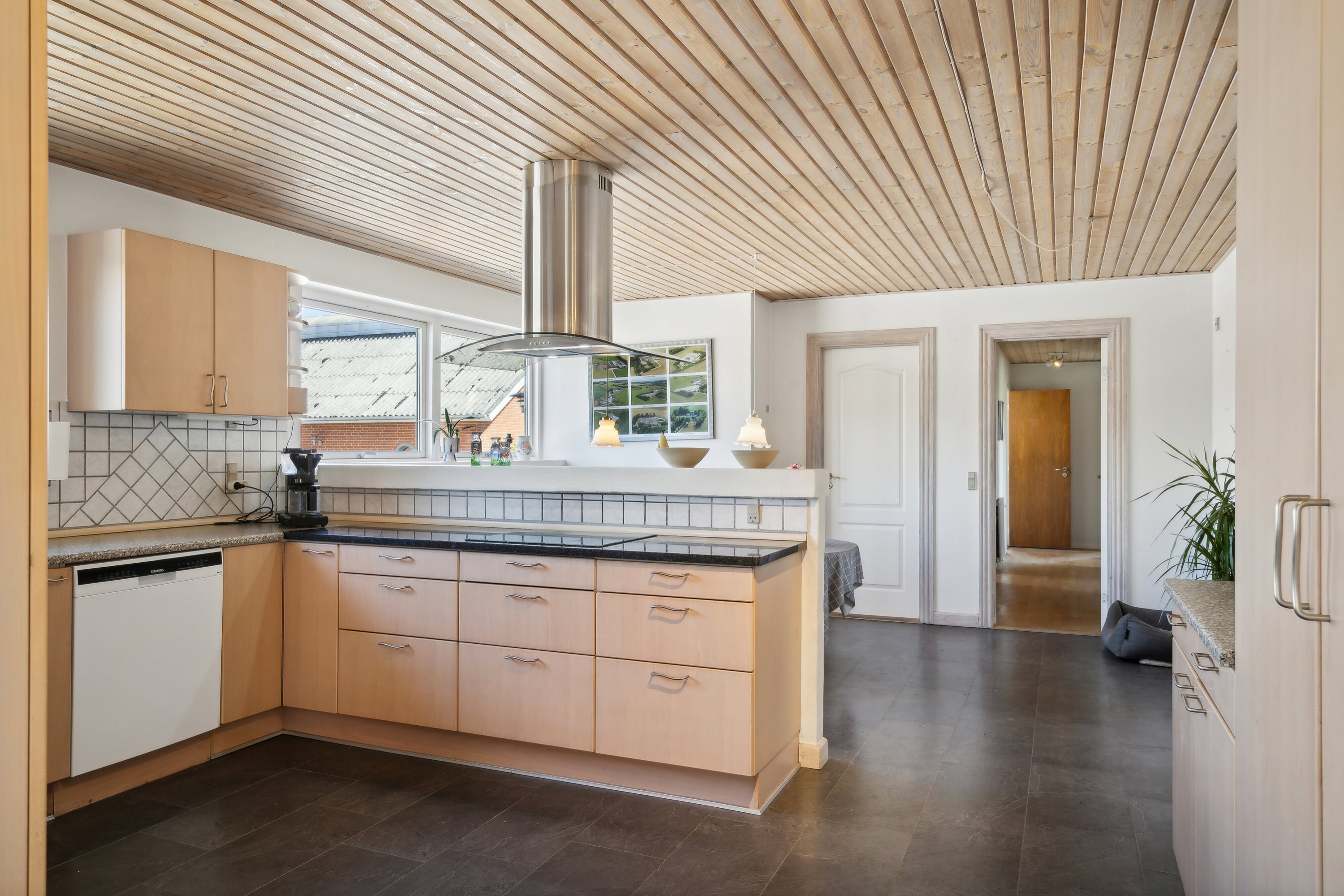 Fremhævet køkken billede i fuldskærmstilstand. Billede af Batum Hedevej 8, Batum, 8830 Tjele