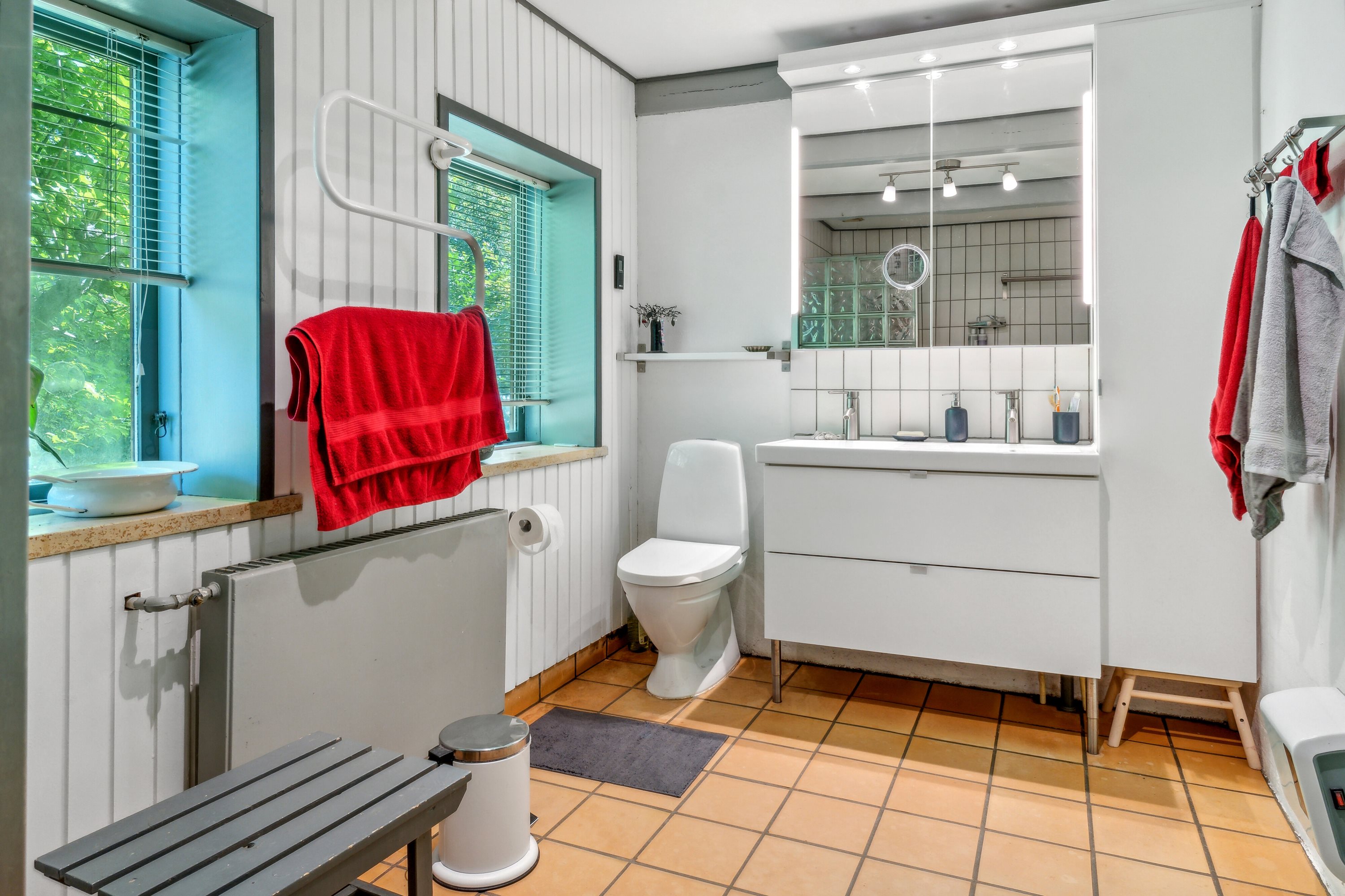 Fremhævet badeværelse billede i fuldskærmstilstand. Billede af Elverodvej 41, 5462 Morud