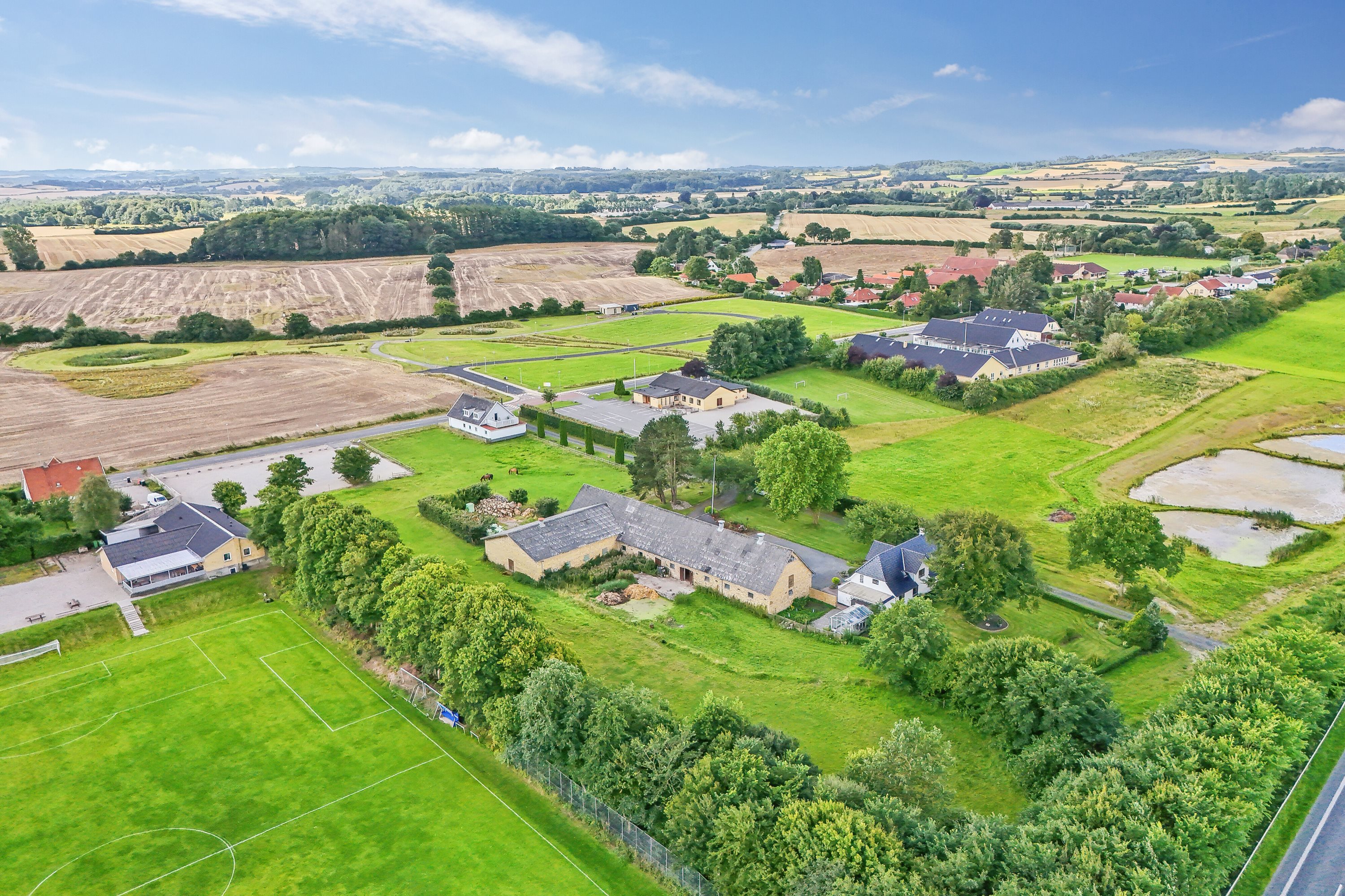 Fremhævet luftfoto billede i fuldskærmstilstand. Billede af Fuglekildevej 83A, Verninge, 5690 Tommerup