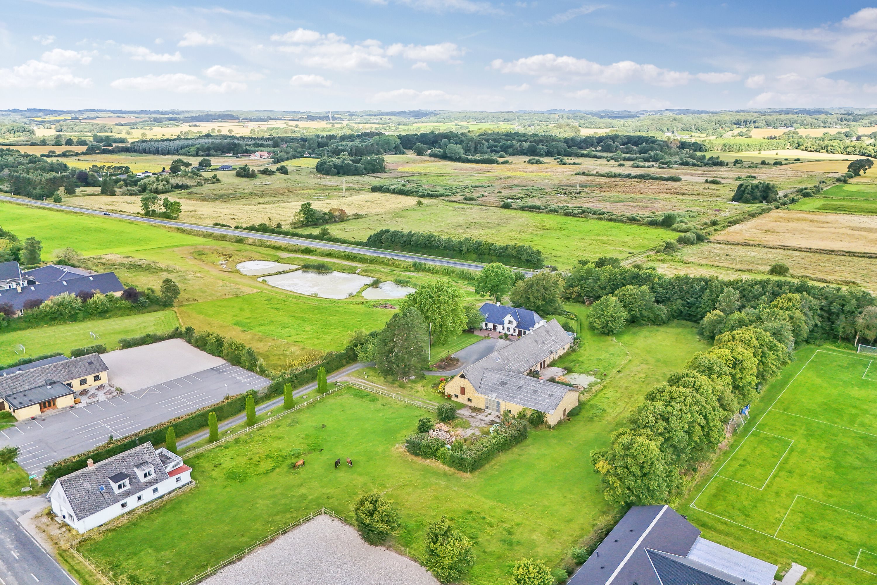 Fremhævet luftfoto billede i fuldskærmstilstand. Billede af Fuglekildevej 83A, Verninge, 5690 Tommerup