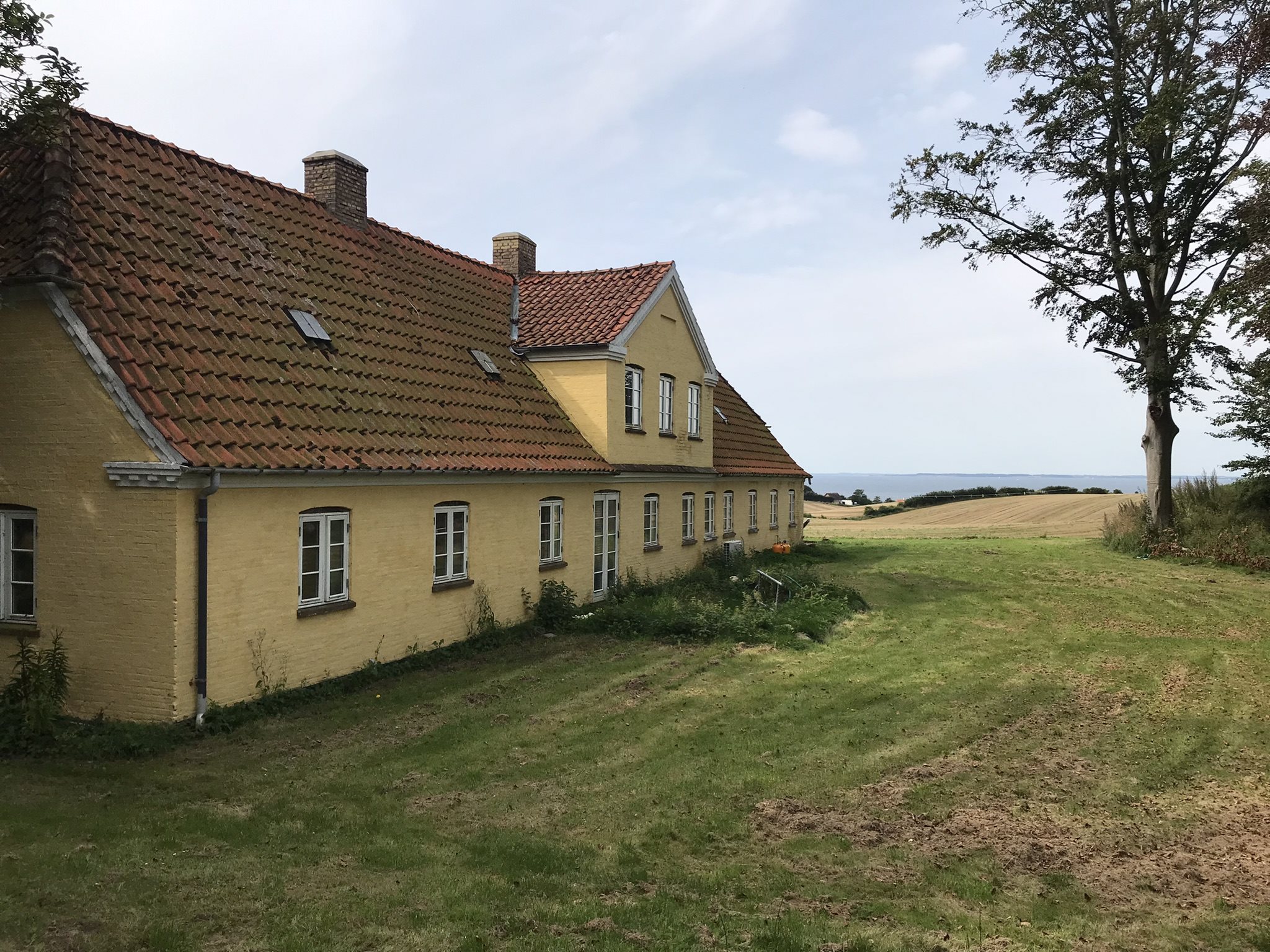 Fremhævet stuehus set fra haven billede i fuldskærmstilstand. Billede af Bjergegyden 12, Sønderby Bj, 5631 Ebberup