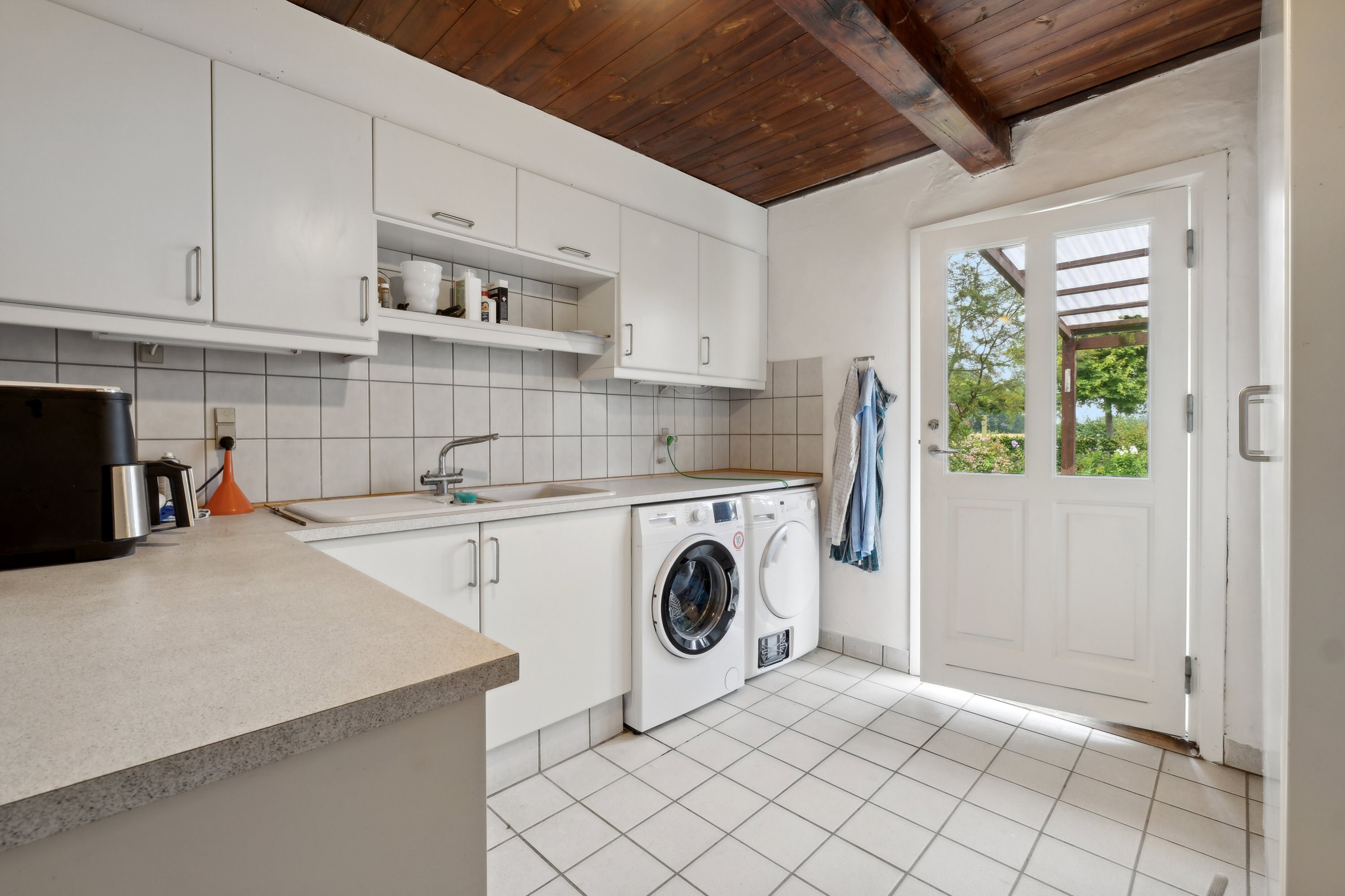 Fremhævet køkken billede i fuldskærmstilstand. Billede af Svendborgvej 284, og 270A, Åstrup, 5600 Faaborg