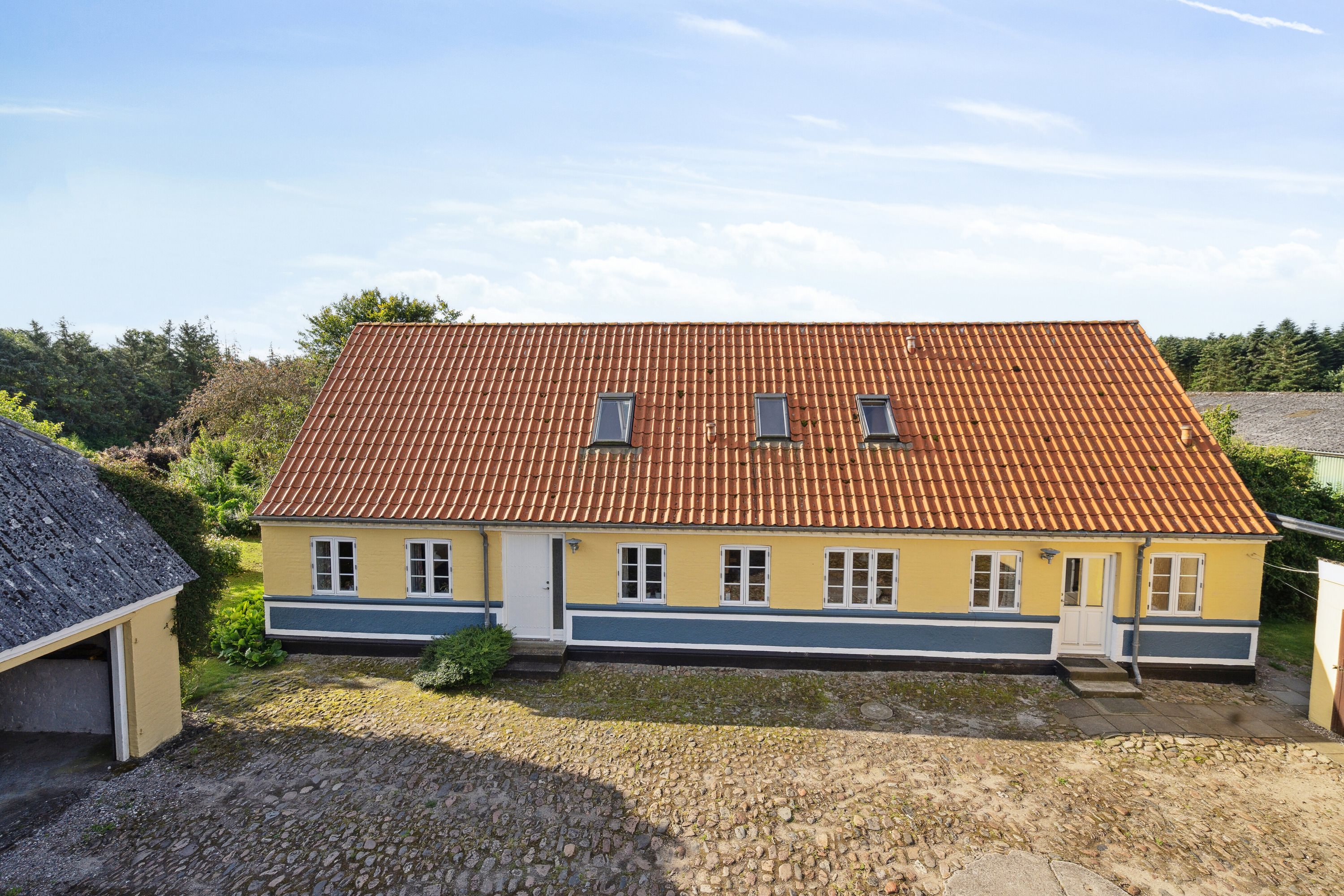 Miniaturebillede 2: set fra gårdsplads. Billede af Svendborgvej 284, og 270A, Åstrup, 5600 Faaborg