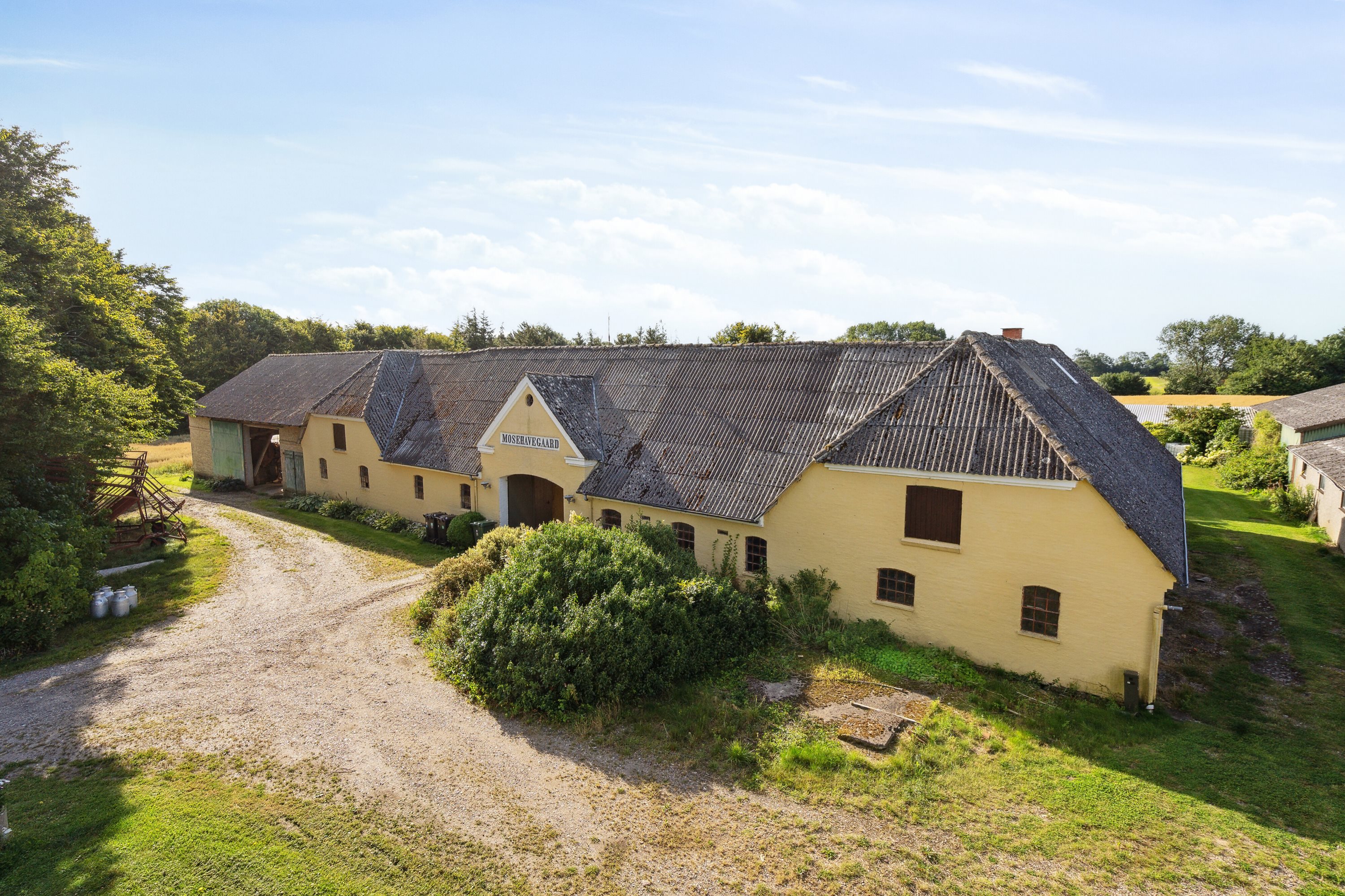 Fremhævet set fra indkørsel billede i fuldskærmstilstand. Billede af Svendborgvej 284, og 270A, Åstrup, 5600 Faaborg