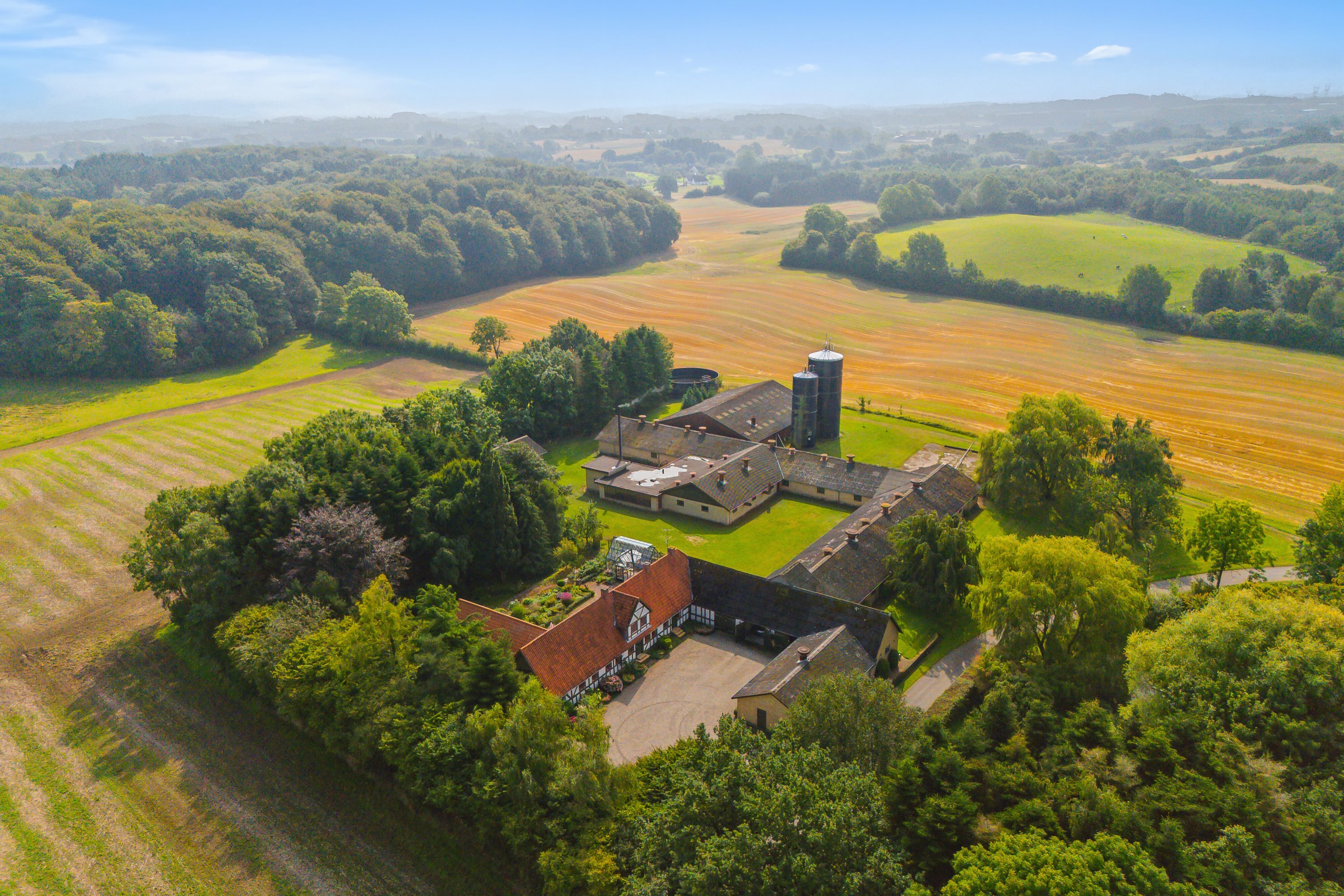 Fremhævet luftfoto billede i fuldskærmstilstand. Billede af Himmelstrupvej 27, Himmelstrup, 5462 Morud
