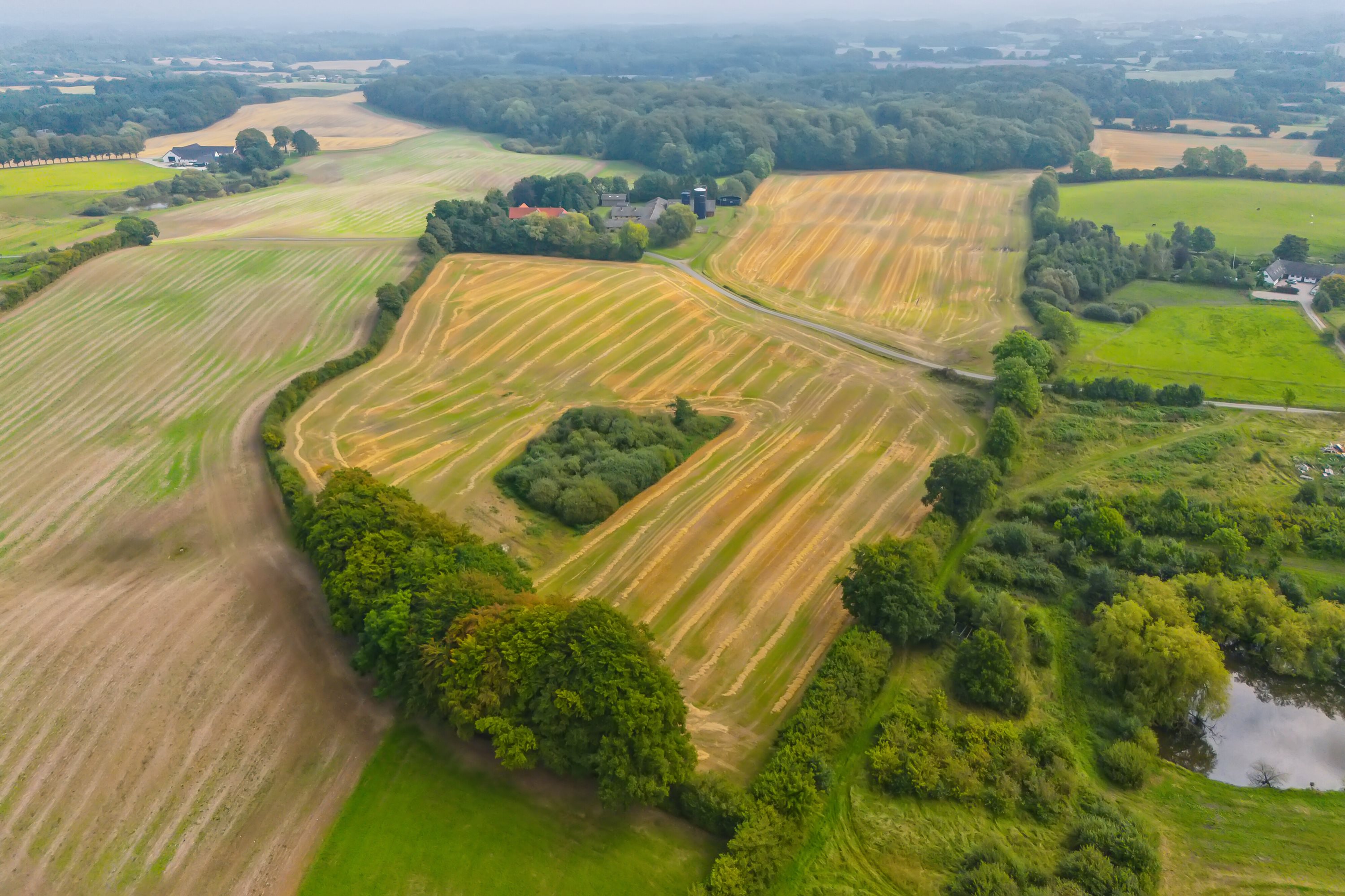 Fremhævet luftfoto billede i fuldskærmstilstand. Billede af Himmelstrupvej 27, Himmelstrup, 5462 Morud
