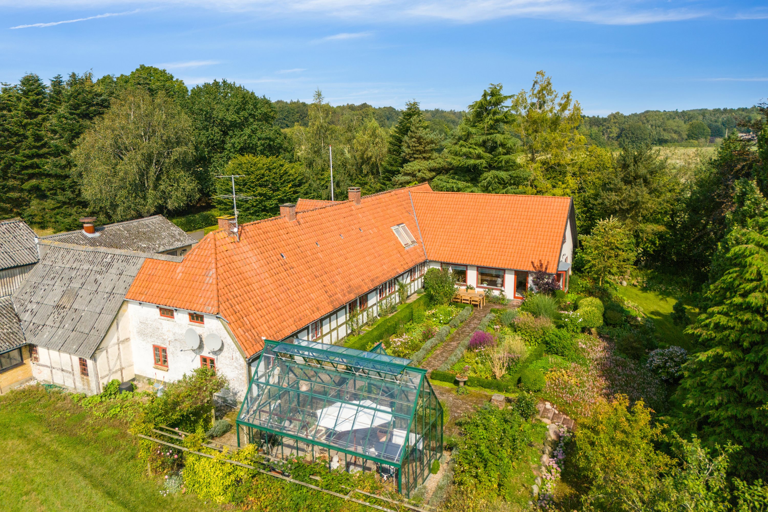 Fremhævet set fra haven billede i fuldskærmstilstand. Billede af Himmelstrupvej 27, Himmelstrup, 5462 Morud