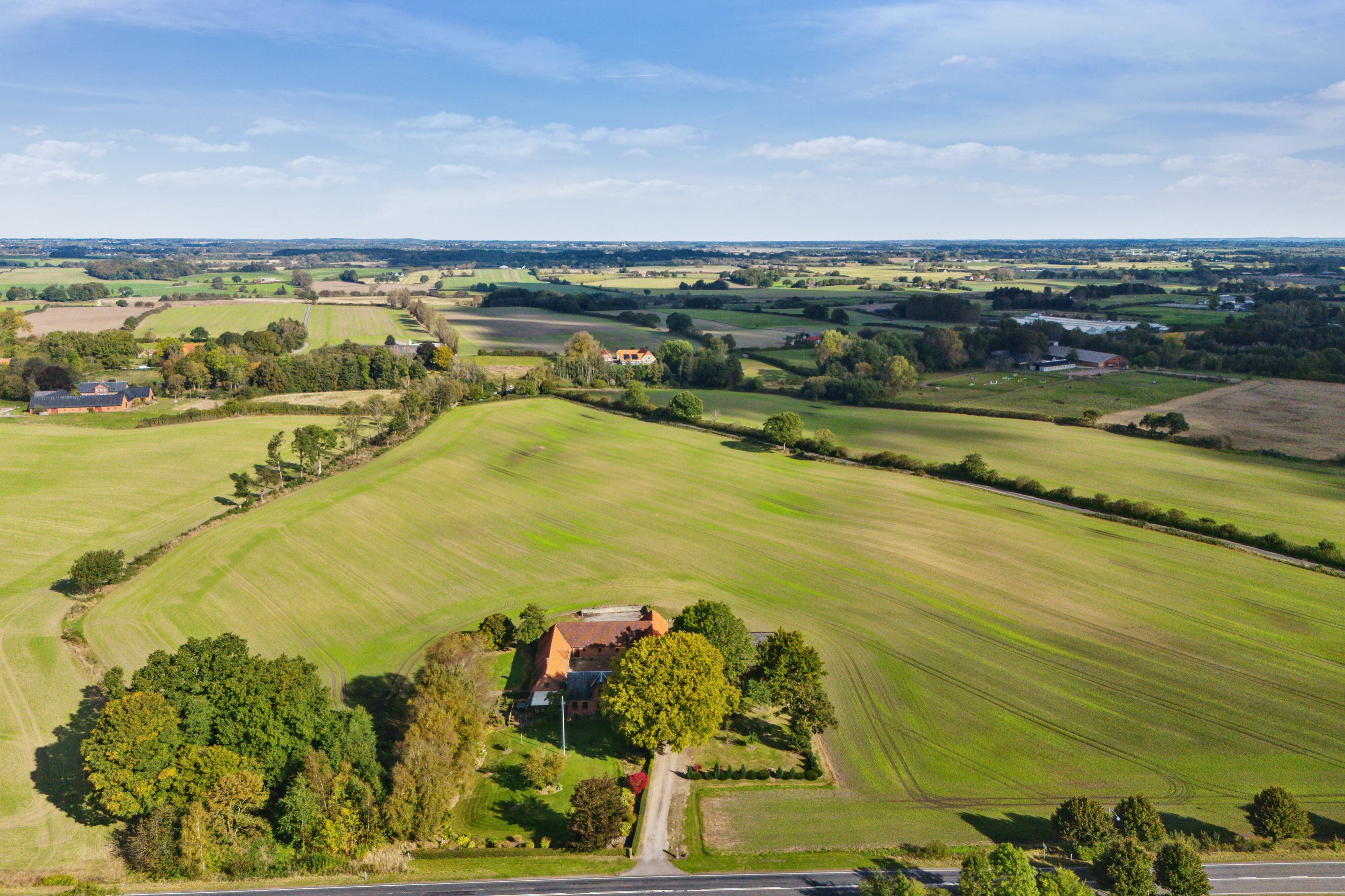 Fremhævet luftfoto billede i fuldskærmstilstand. Billede af Rugårdsvej 615, Trøstrup, 5210 Odense NV
