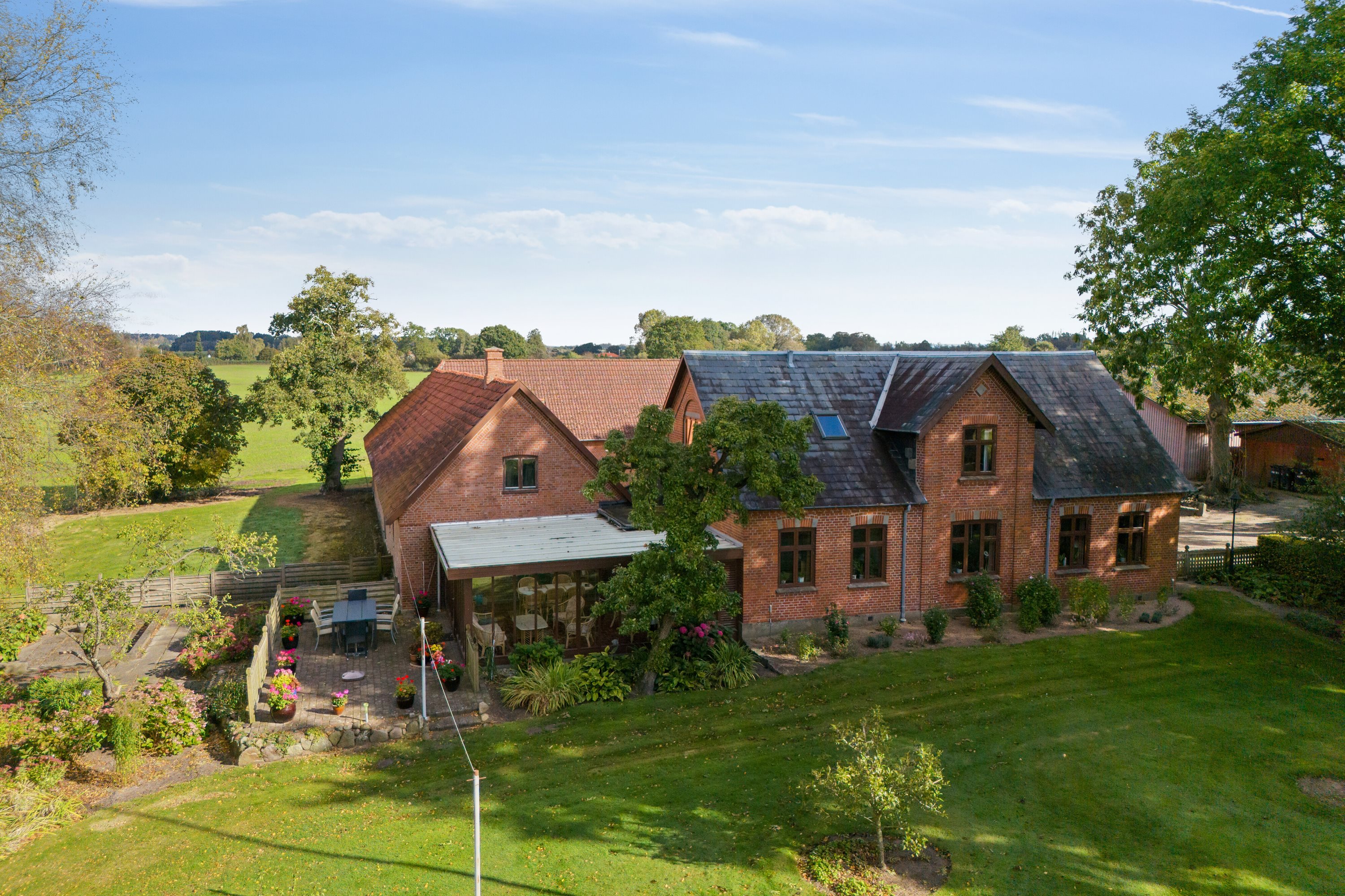 Fremhævet set fra haven billede i fuldskærmstilstand. Billede af Rugårdsvej 615, Trøstrup, 5210 Odense NV