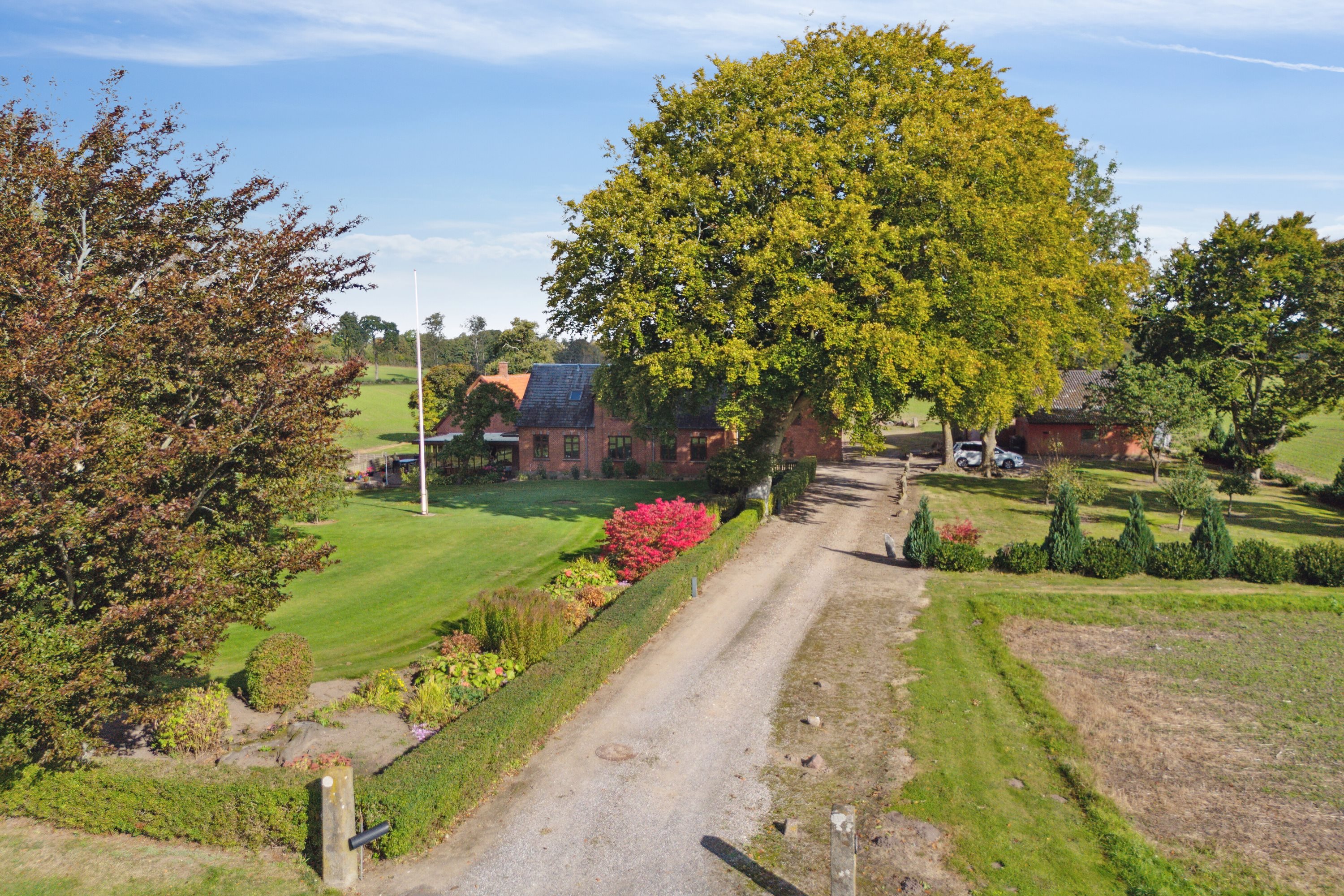 Fremhævet indkørsel billede i fuldskærmstilstand. Billede af Rugårdsvej 615, Trøstrup, 5210 Odense NV