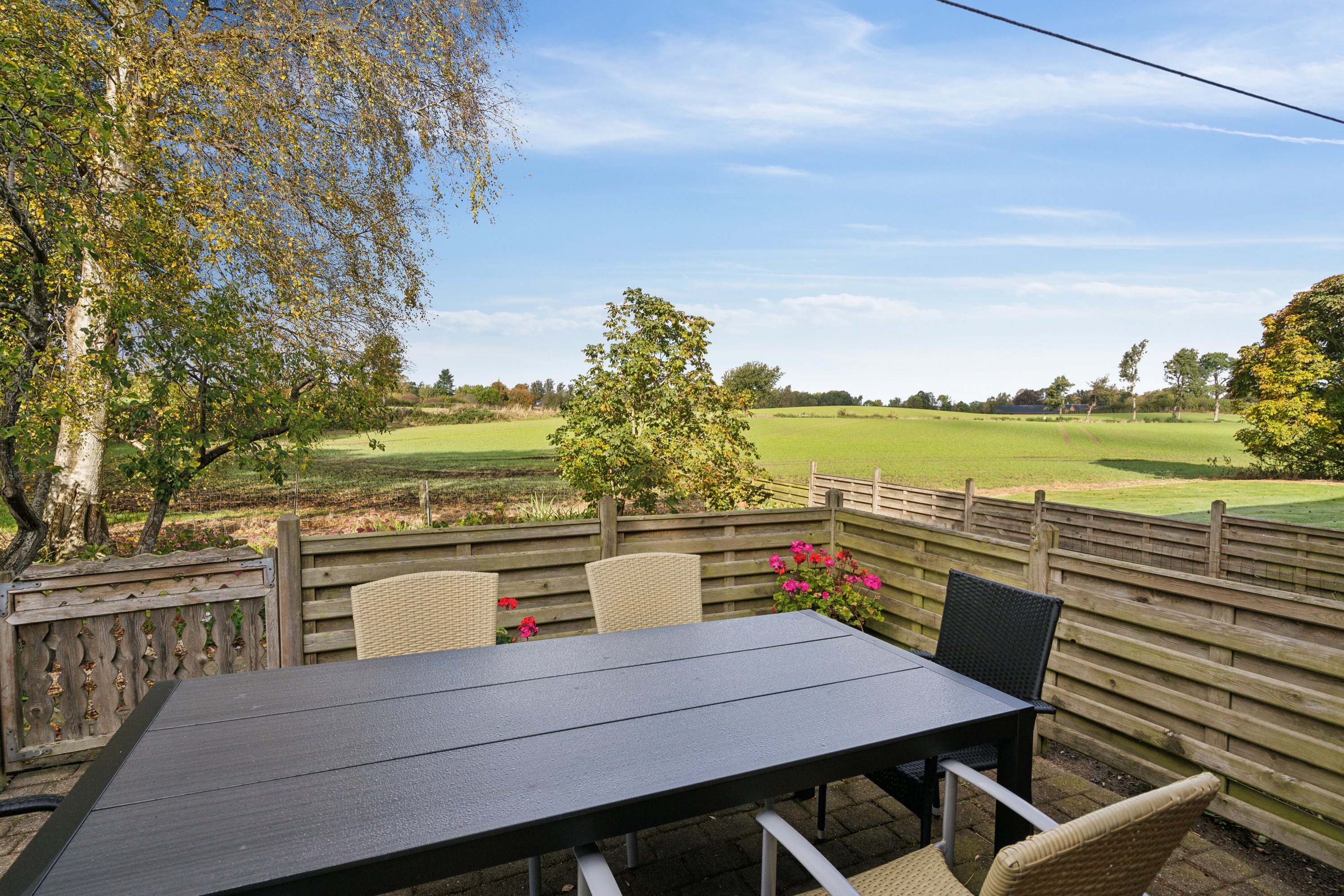 Fremhævet terrasse billede i fuldskærmstilstand. Billede af Rugårdsvej 615, Trøstrup, 5210 Odense NV