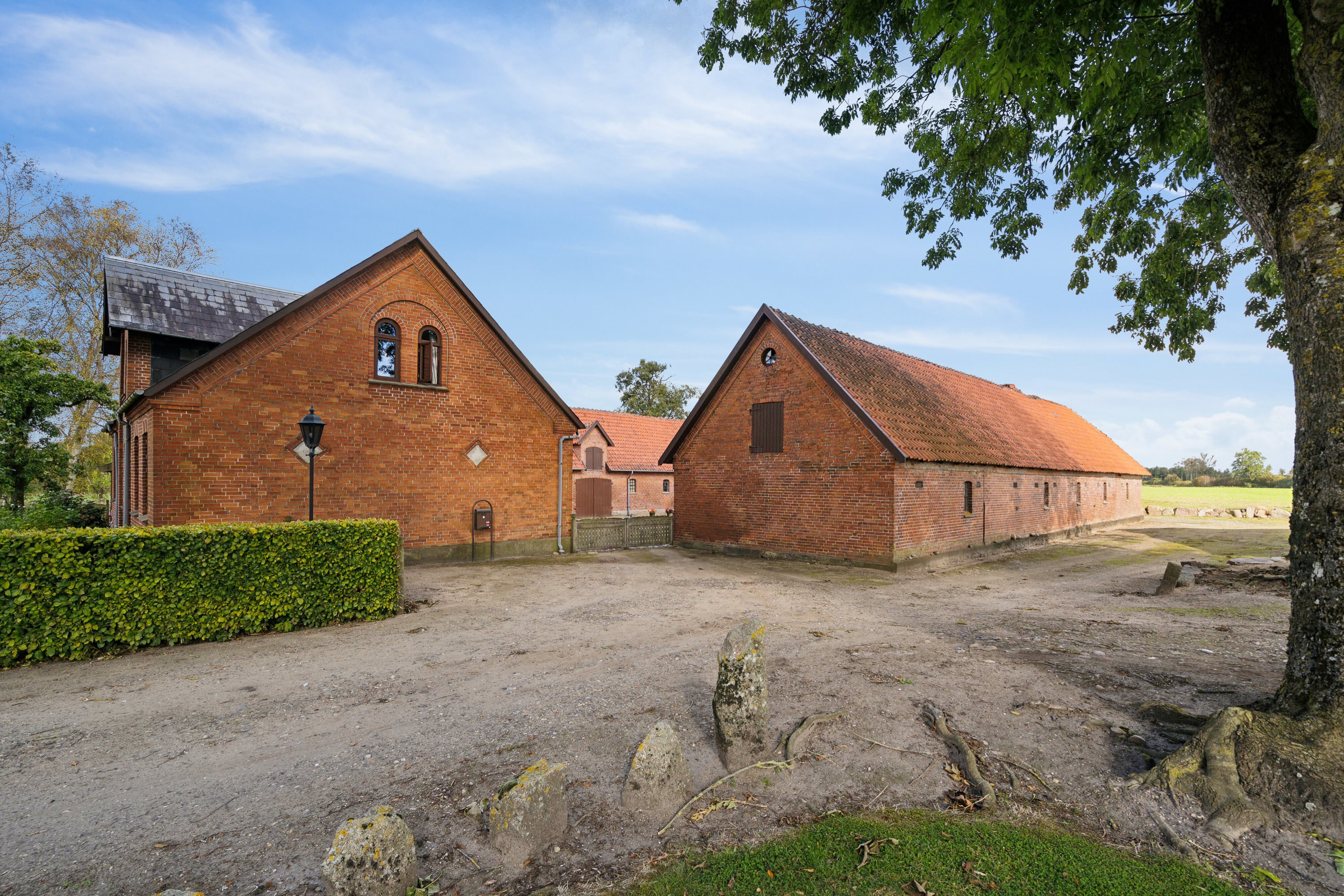 Fremhævet set fra vejen billede i fuldskærmstilstand. Billede af Rugårdsvej 615, Trøstrup, 5210 Odense NV