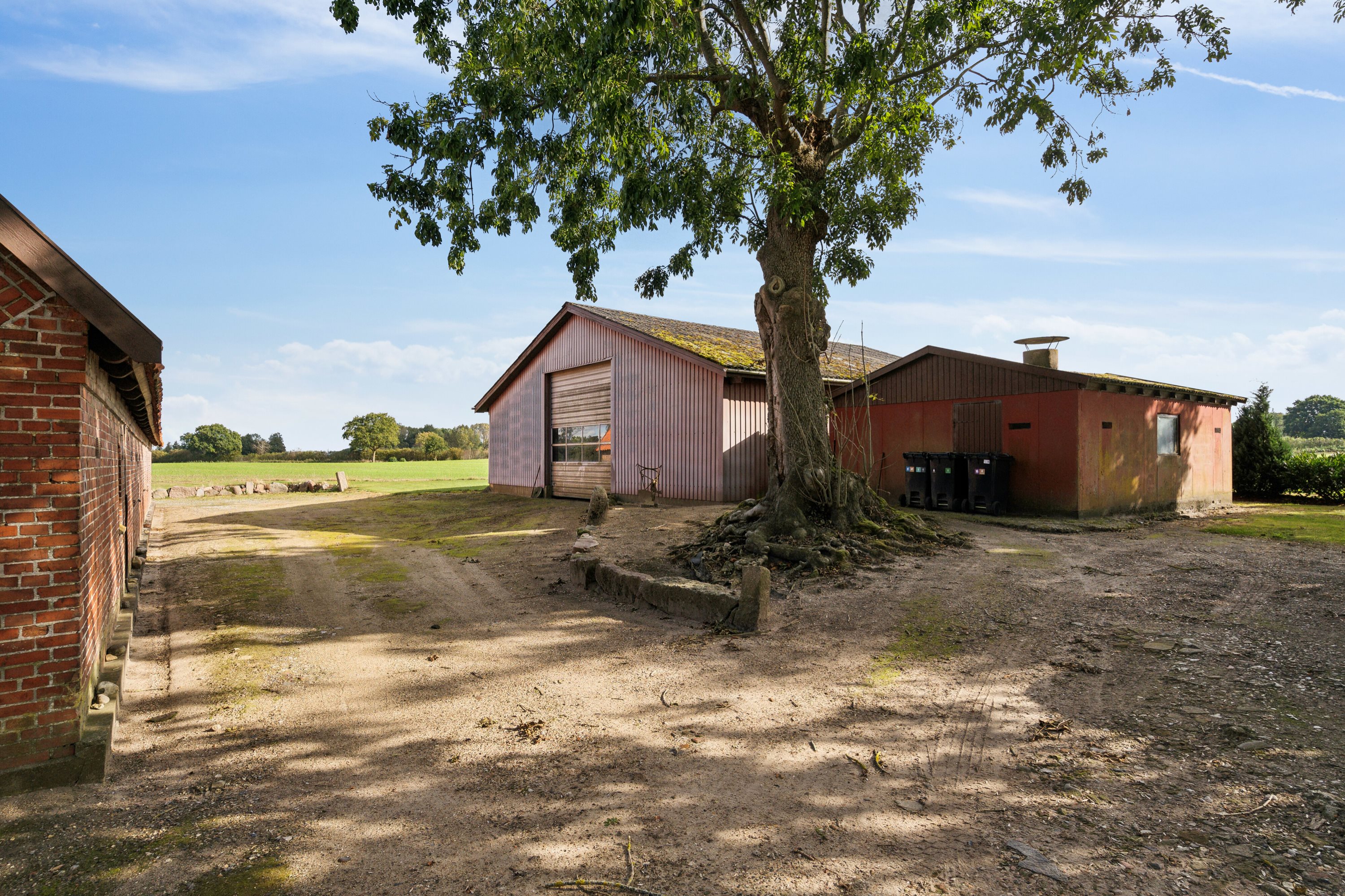 Fremhævet udendørs billede i fuldskærmstilstand. Billede af Rugårdsvej 615, Trøstrup, 5210 Odense NV