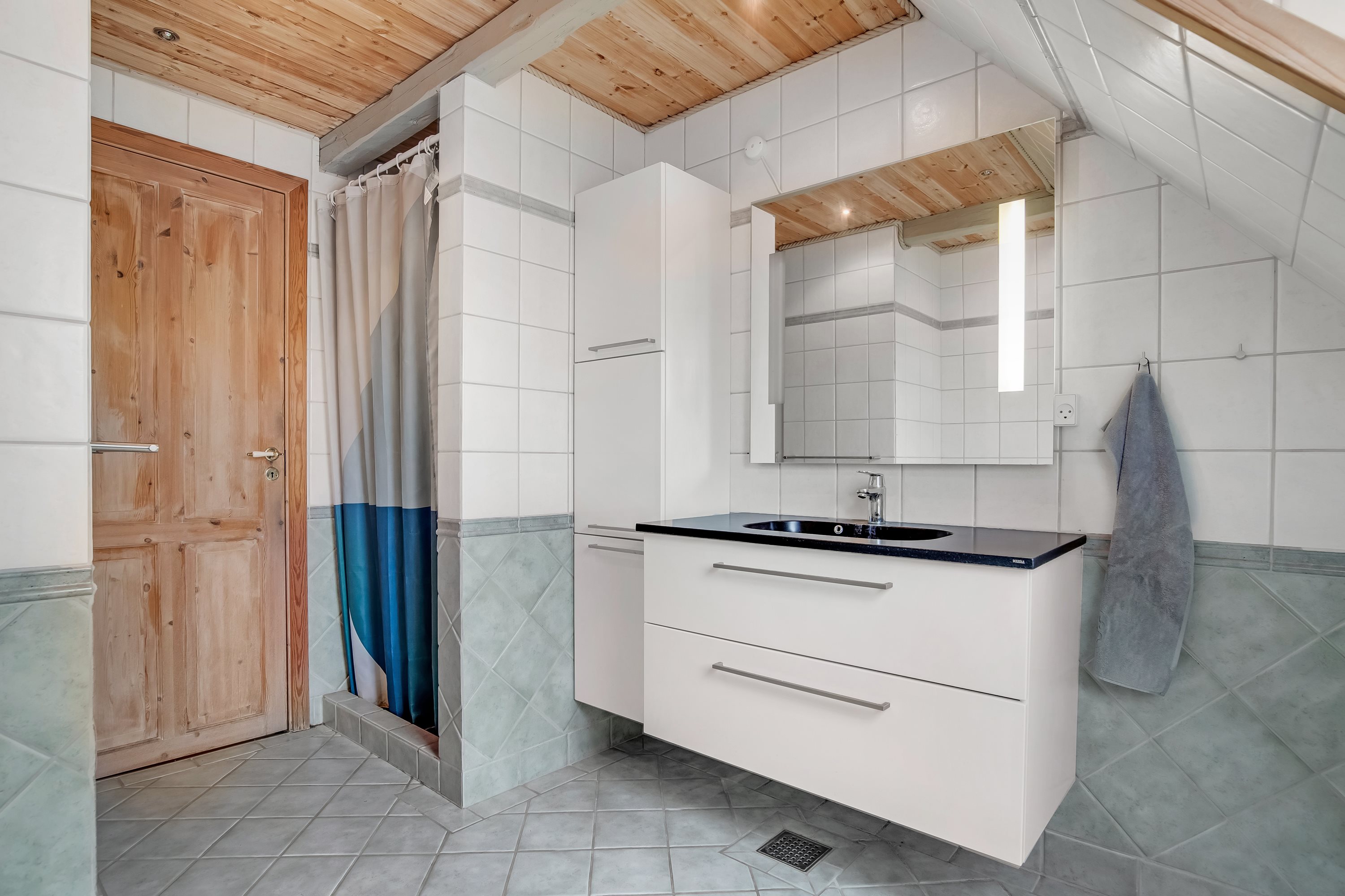 Fremhævet badeværelse billede i fuldskærmstilstand. Billede af Skovlundvej 16, Svenstrup, 7830 Vinderup