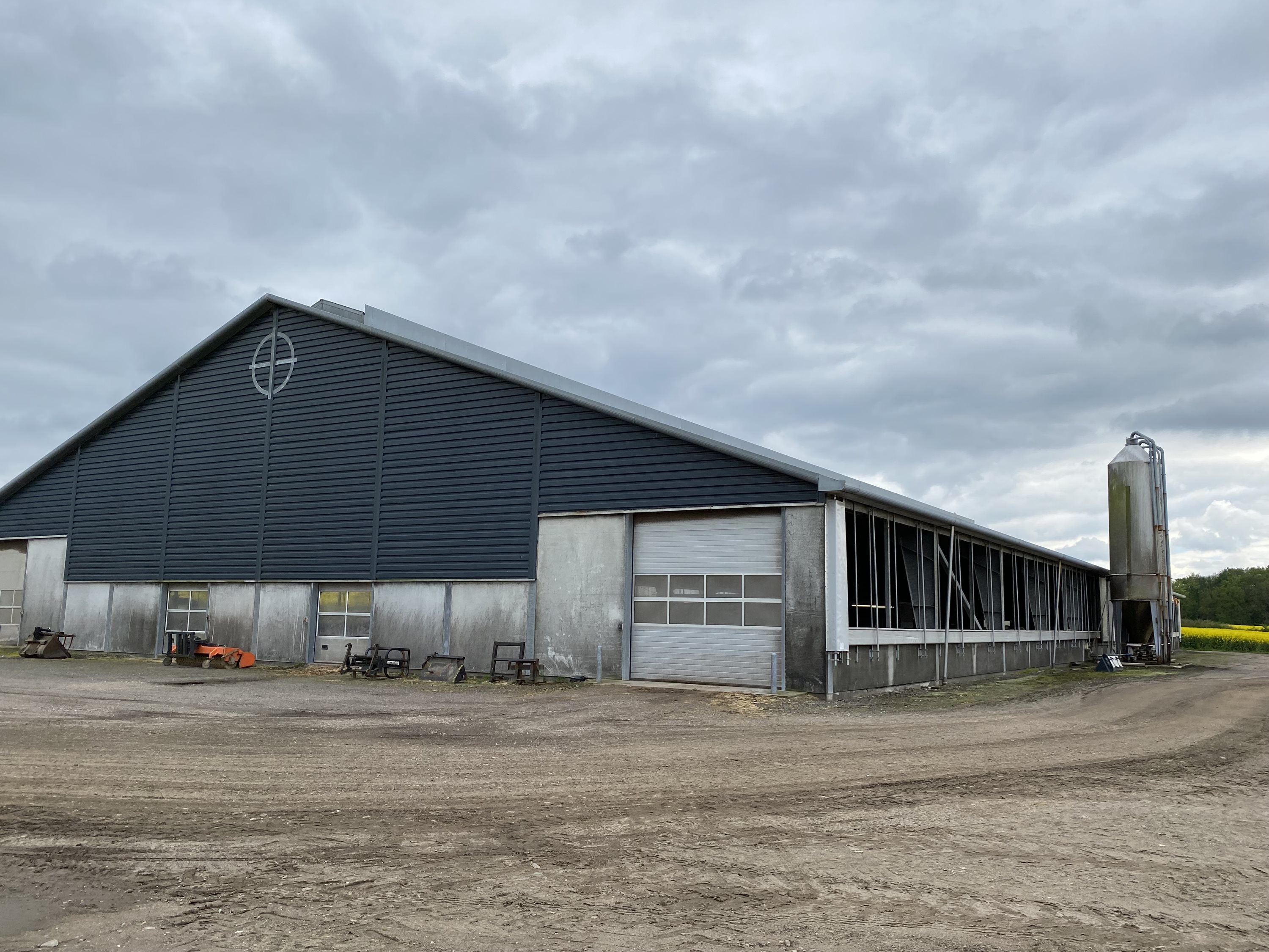 Fremhævet brusbjergvej 6 - kostald billede i fuldskærmstilstand. Billede af Dorthealundsvej 3, Dorthealund, 5683 Haarby