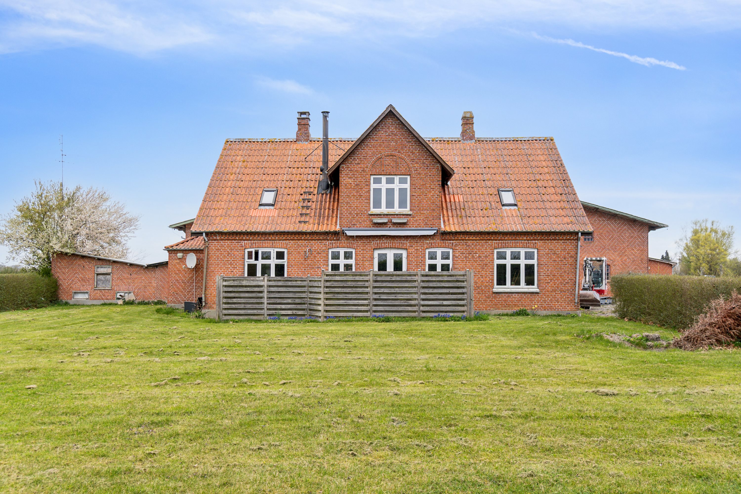 Fremhævet set fra haven billede i fuldskærmstilstand. Billede af Gl. Anderstrupvej 1, 4930 Maribo