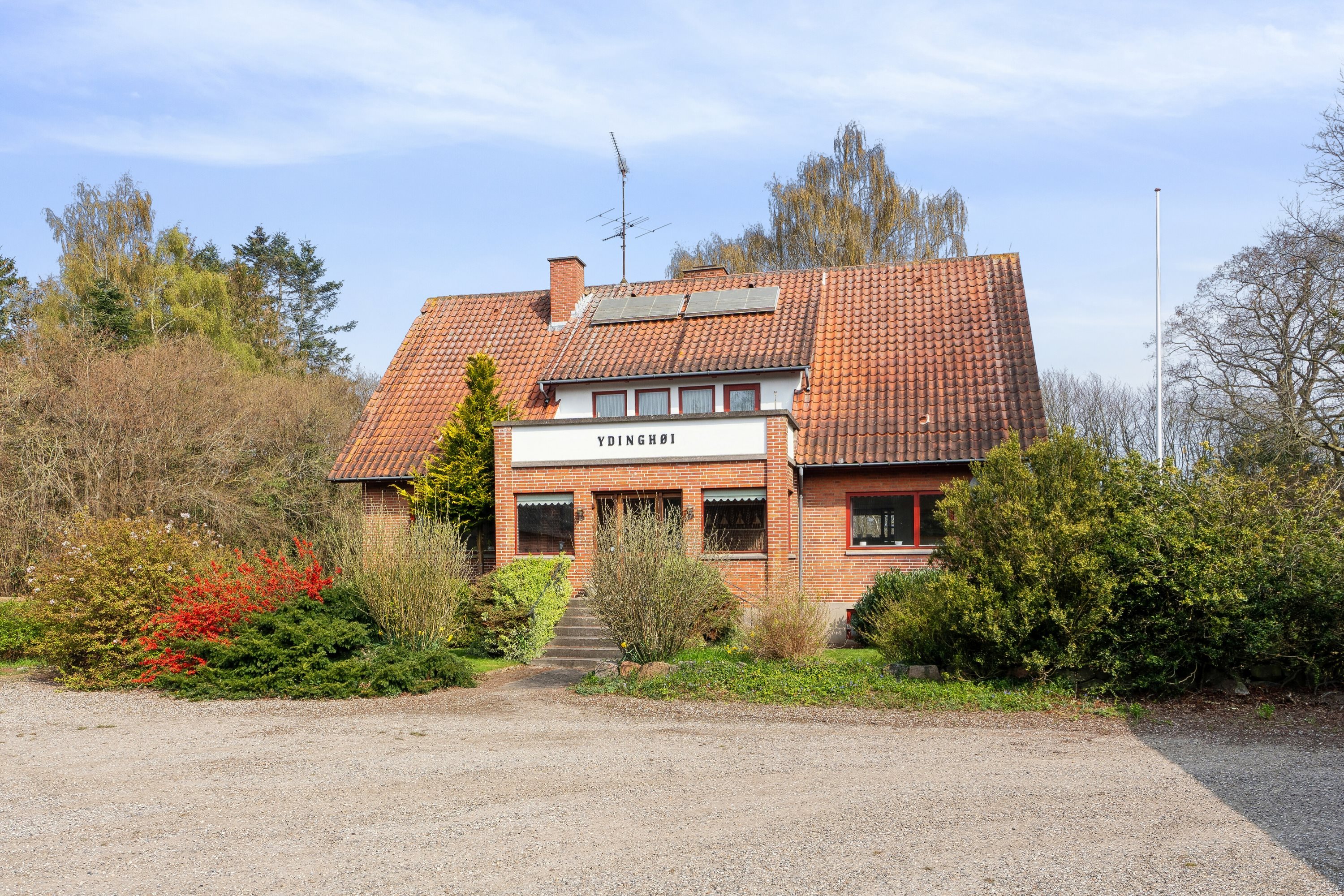 Miniaturebillede 1: set fra vejen. Billede af Revsørevej 37, Vormark, 5874 Hesselager