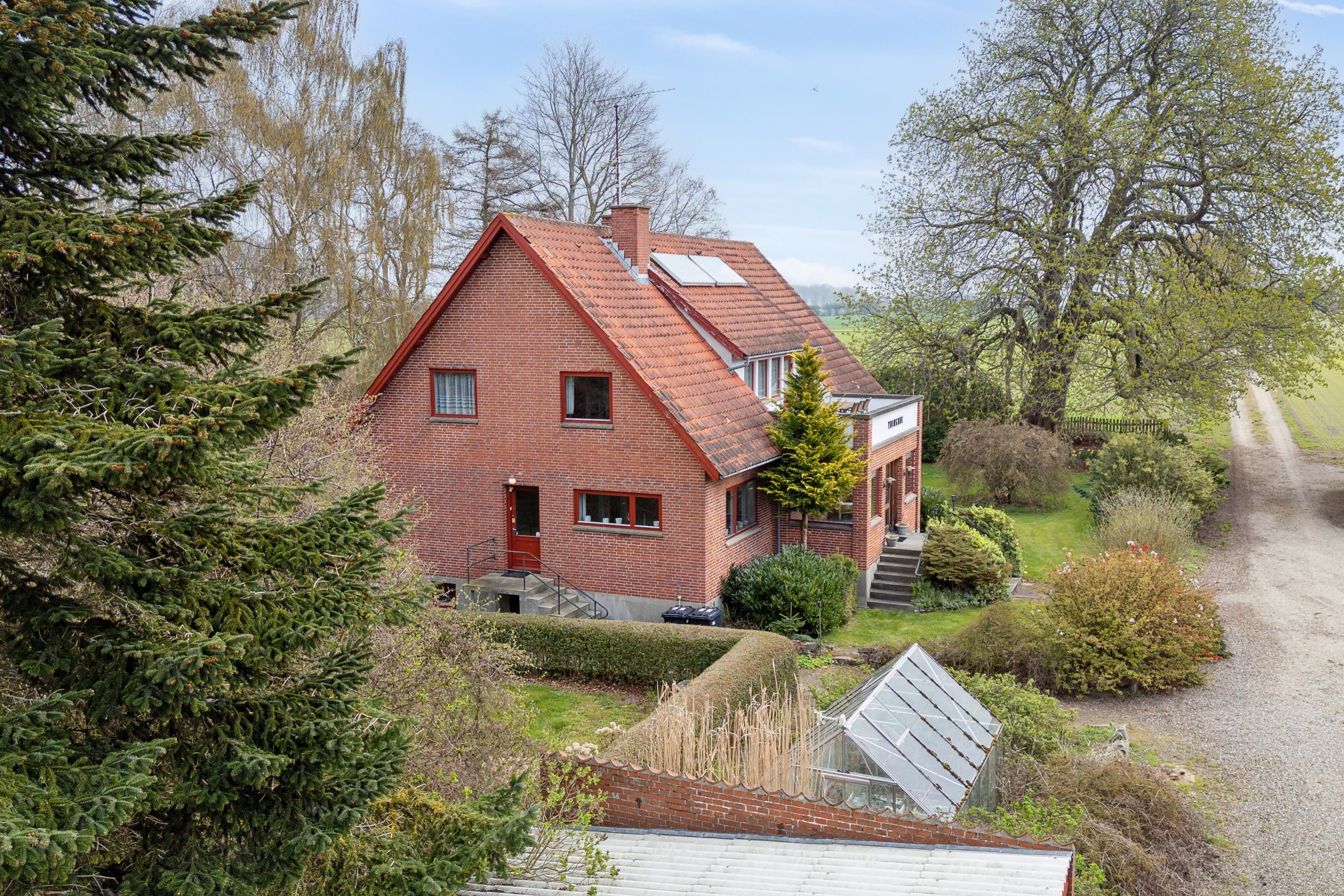 Fremhævet set fra vejen billede i fuldskærmstilstand. Billede af Revsørevej 37, Vormark, 5874 Hesselager