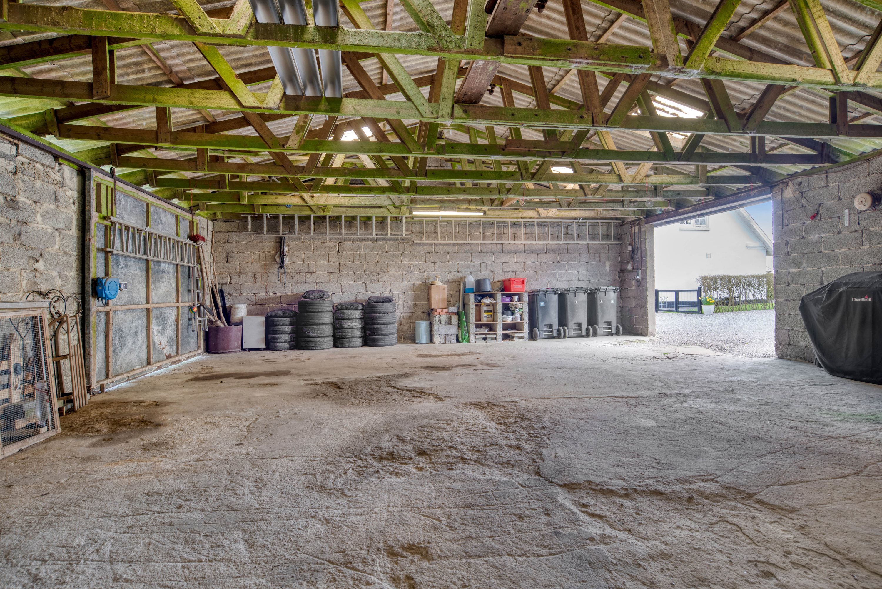 Fremhævet garage billede i fuldskærmstilstand. Billede af Røjkærvej 4, Vind, 7500 Holstebro