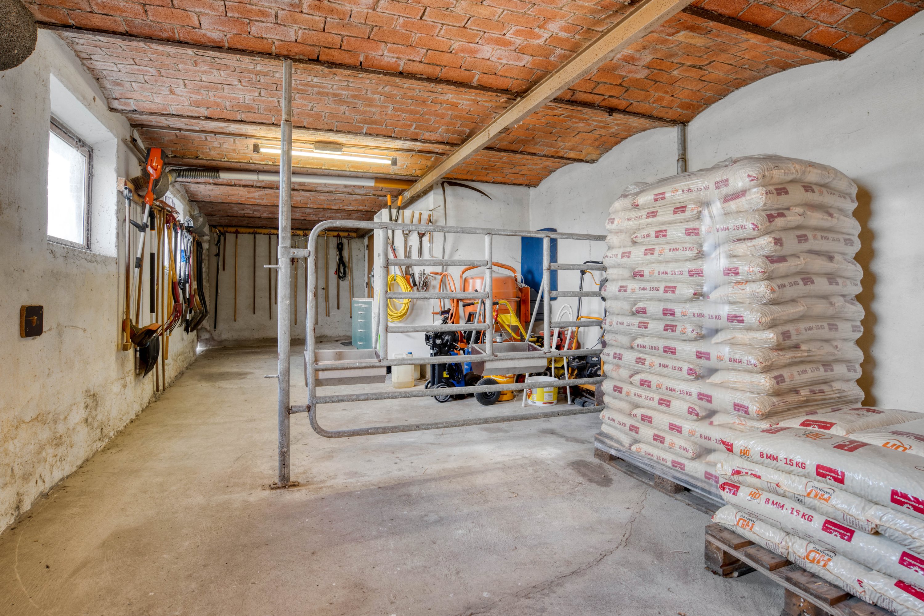 Fremhævet stald billede i fuldskærmstilstand. Billede af Røjkærvej 4, Vind, 7500 Holstebro