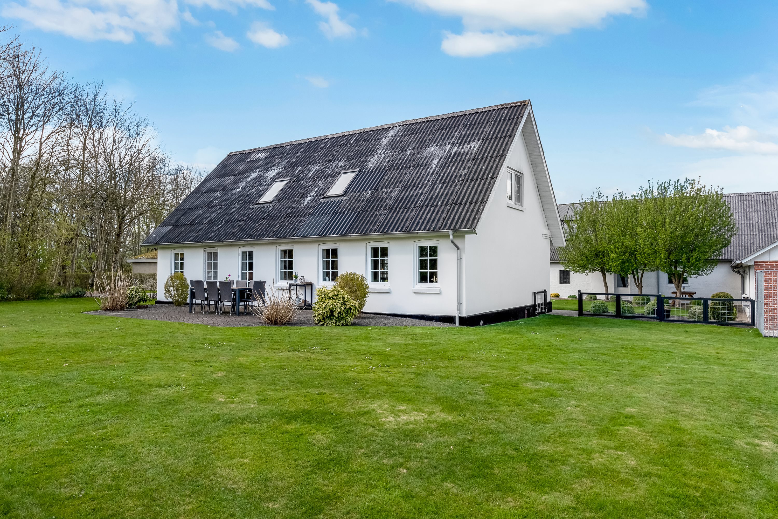 Fremhævet stuehus billede i fuldskærmstilstand. Billede af Røjkærvej 4, Vind, 7500 Holstebro