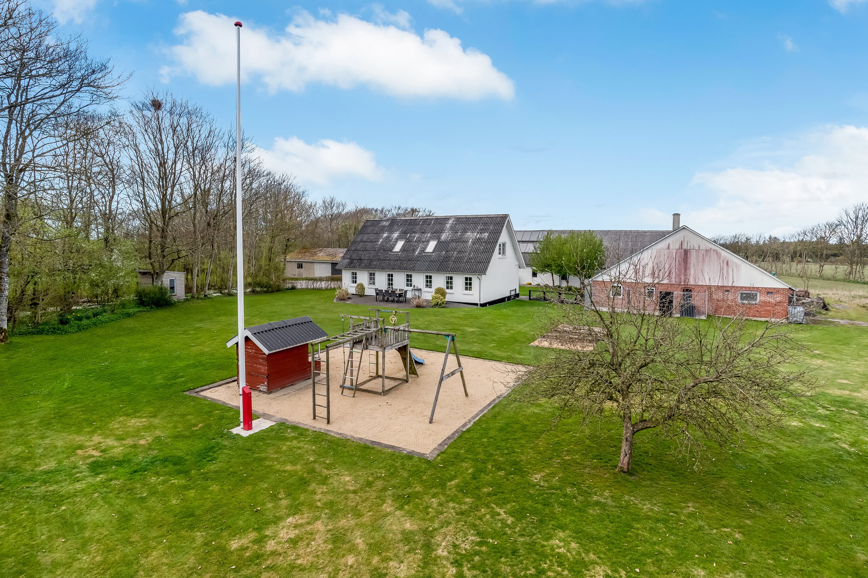 Fremhævet ejendommen billede i fuldskærmstilstand. Billede af Røjkærvej 4, Vind, 7500 Holstebro