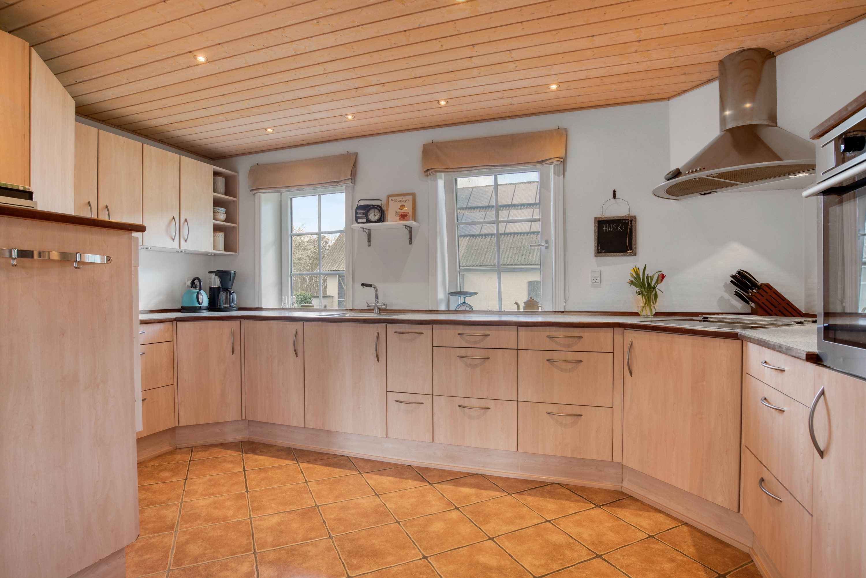 Fremhævet køkken billede i fuldskærmstilstand. Billede af Røjkærvej 4, Vind, 7500 Holstebro