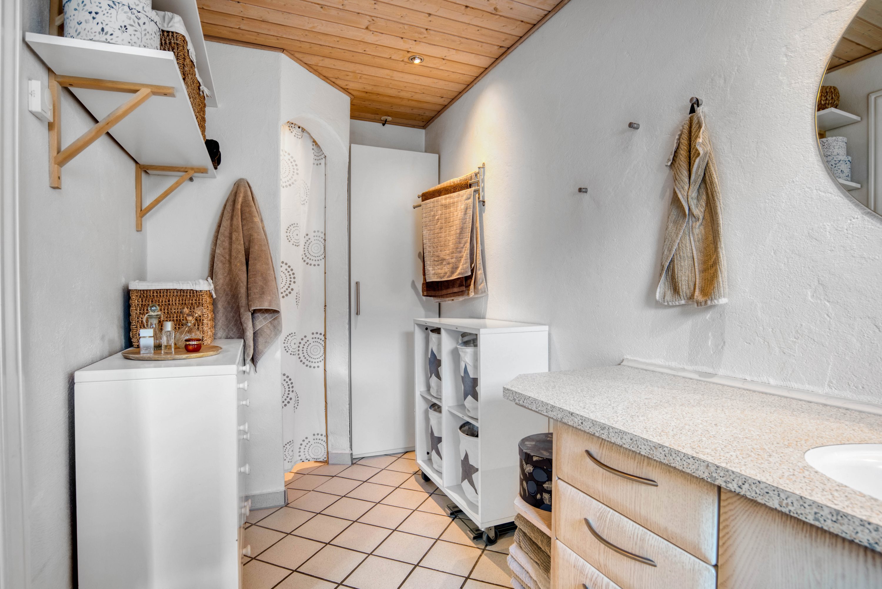 Fremhævet badeværelse billede i fuldskærmstilstand. Billede af Røjkærvej 4, Vind, 7500 Holstebro