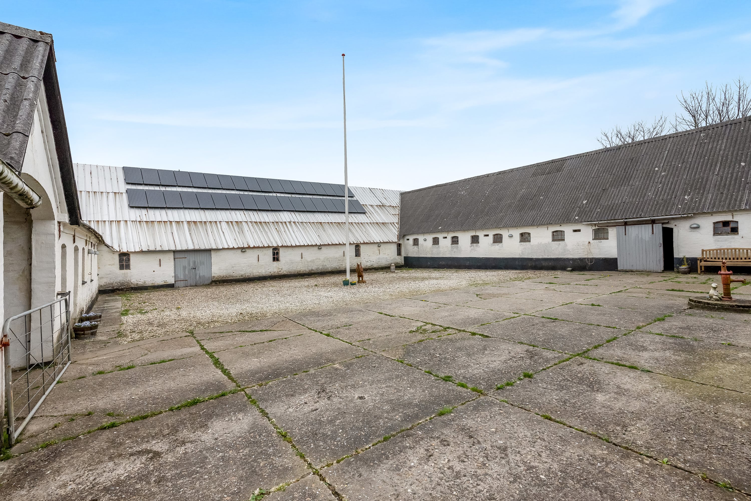 Fremhævet gårdsplads billede i fuldskærmstilstand. Billede af Geddalvej 54, Geddal, 7830 Vinderup