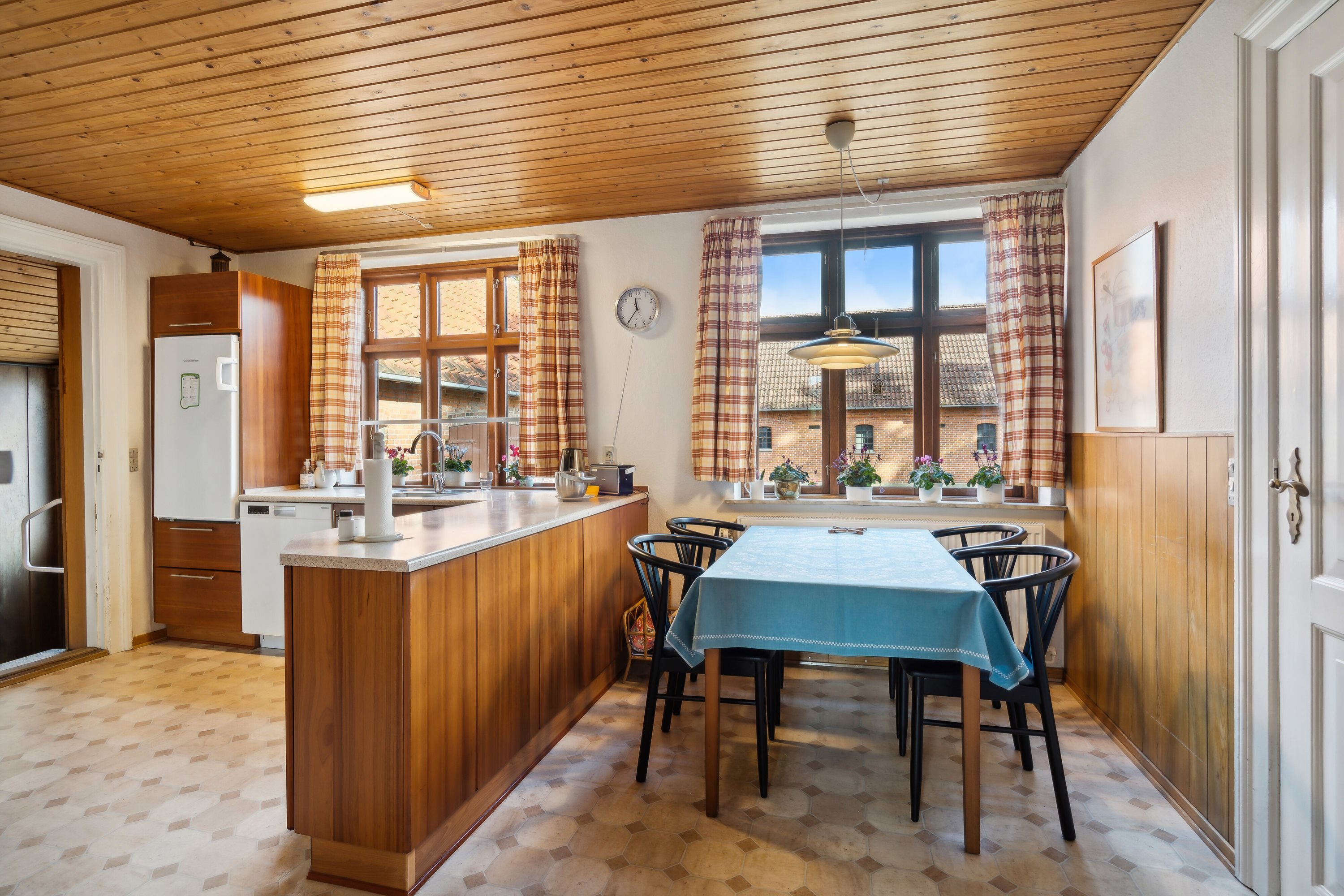 Fremhævet spiseplads billede i fuldskærmstilstand. Billede af Rugårdsvej 615, en del heraf, Trøstrup, 5210 Odense NV