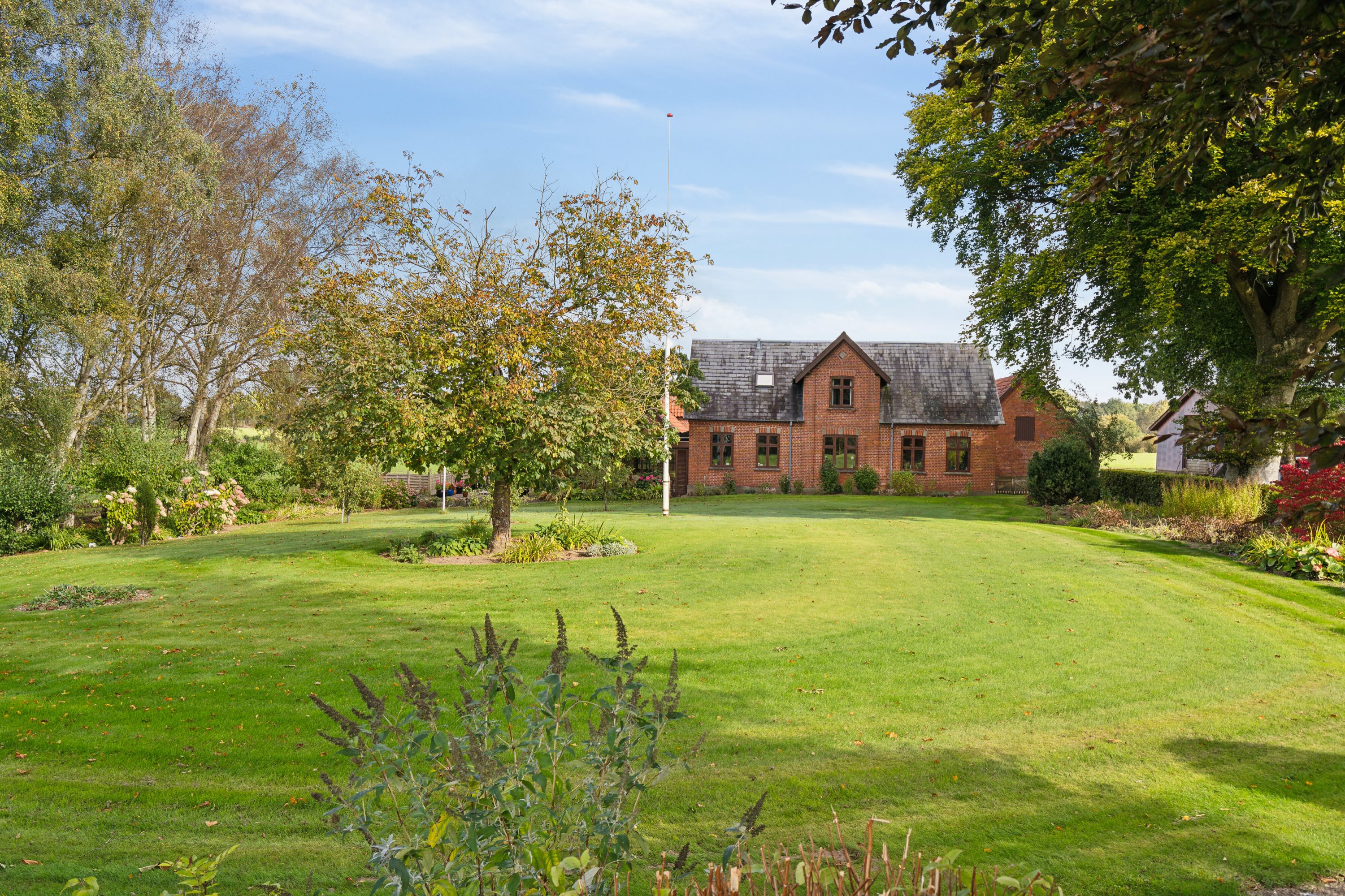 Fremhævet set fra haven billede i fuldskærmstilstand. Billede af Rugårdsvej 615, en del heraf, Trøstrup, 5210 Odense NV