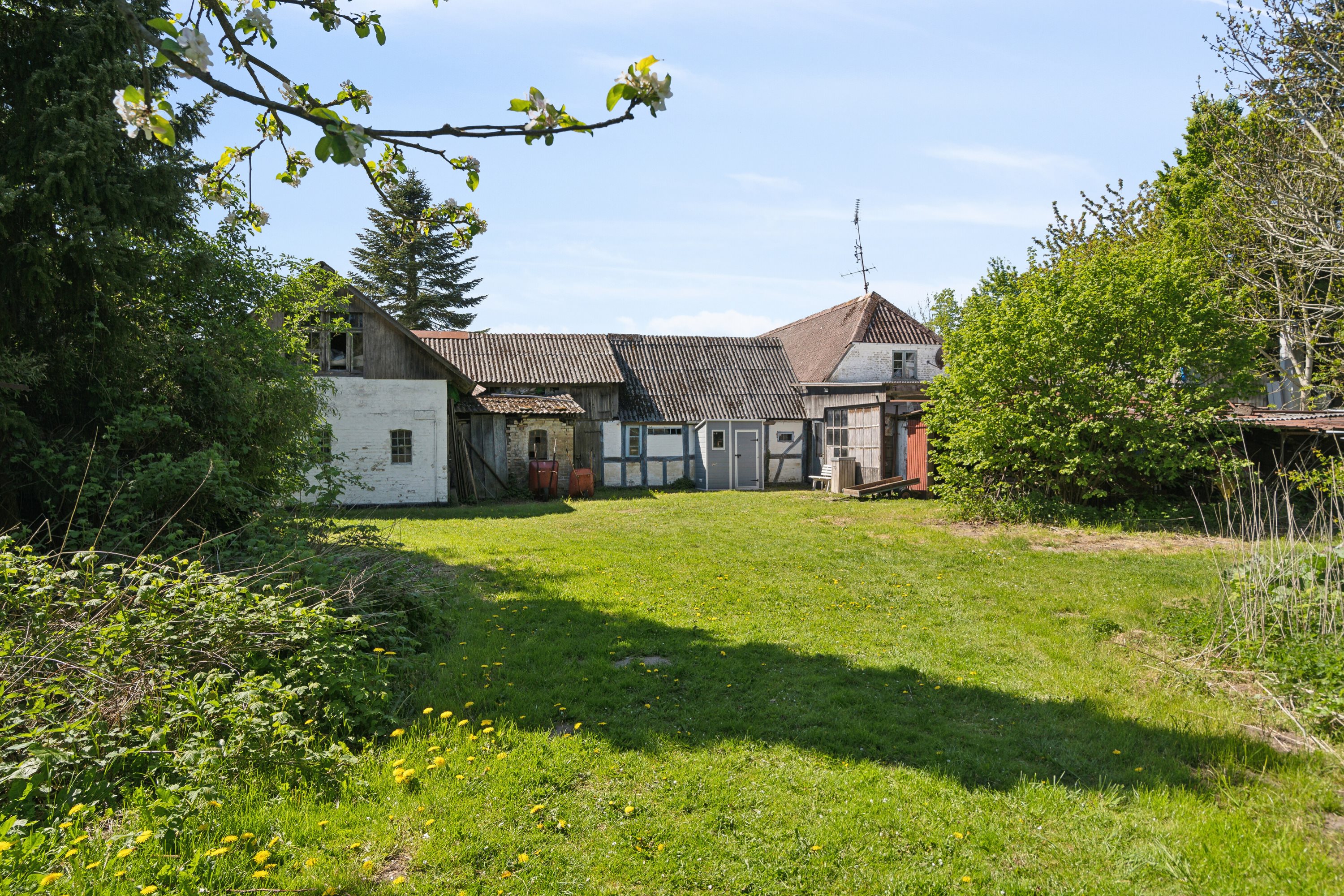 Fremhævet set fra haven billede i fuldskærmstilstand. Billede af Fjellerupvej 23, Fjellerup, 5463 Harndrup