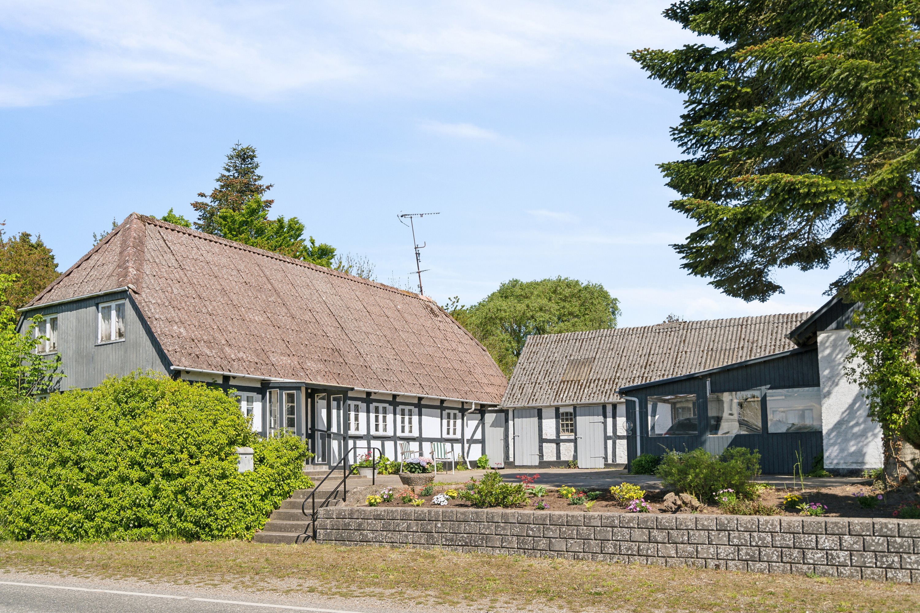 Fremhævet set fra vejen billede i fuldskærmstilstand. Billede af Fjellerupvej 23, Fjellerup, 5463 Harndrup