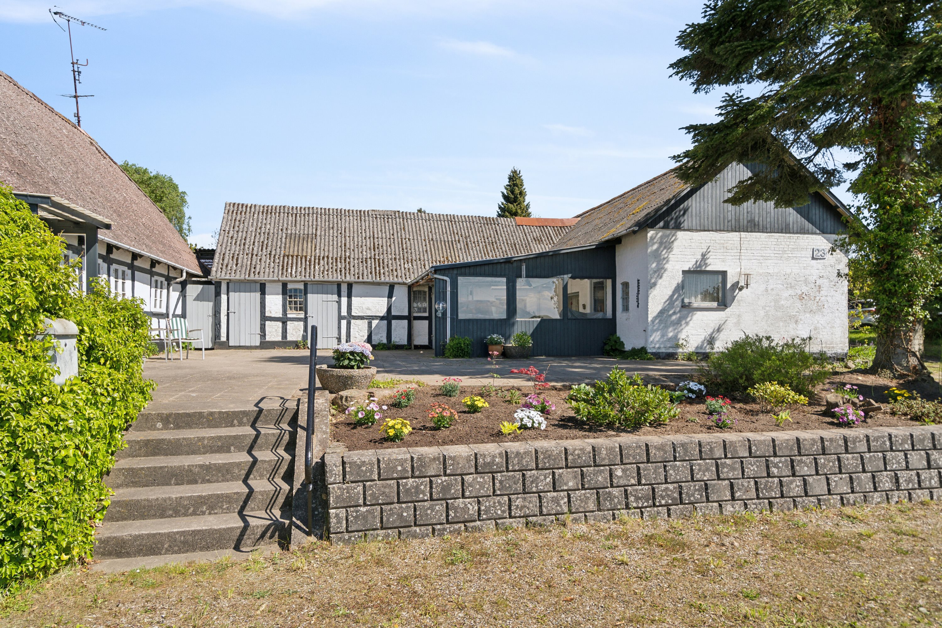 Fremhævet gårdsplads  billede i fuldskærmstilstand. Billede af Fjellerupvej 23, Fjellerup, 5463 Harndrup