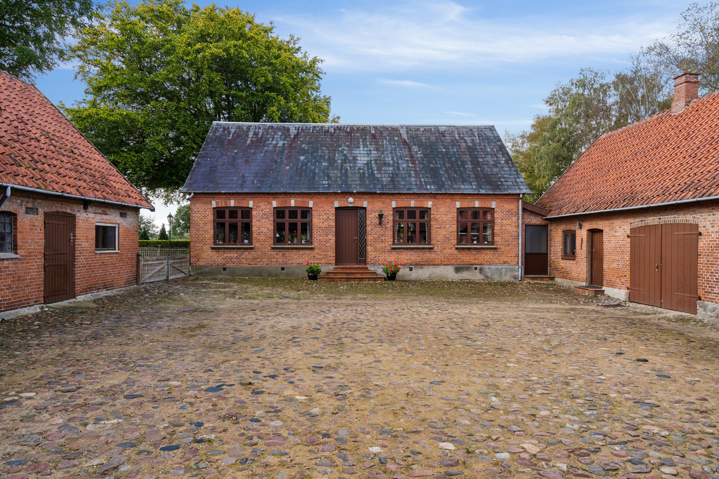 Miniaturebillede 2: udendørs. Billede af Rugårdsvej 615, en del heraf, Trøstrup, 5210 Odense NV