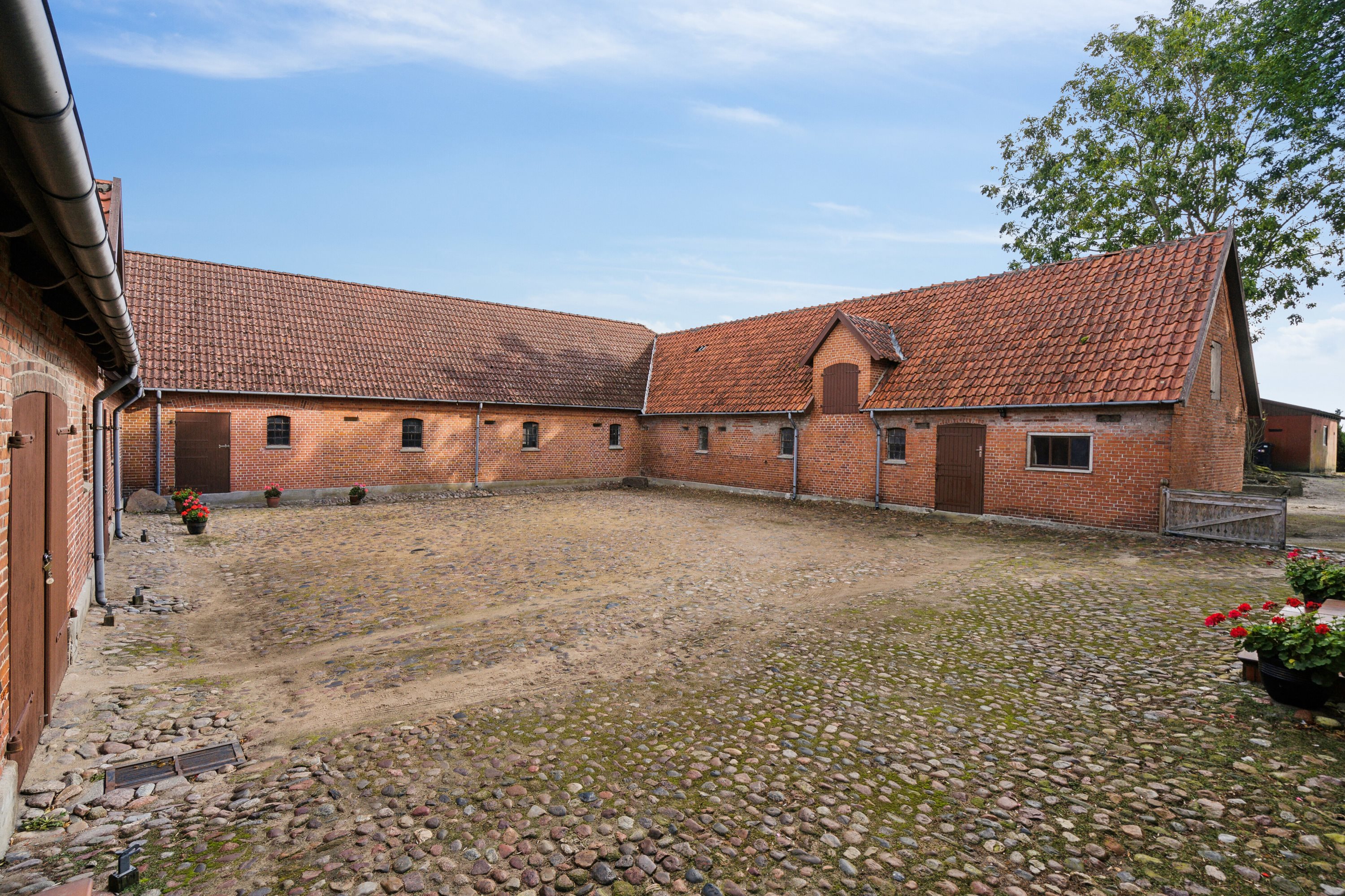 Fremhævet udendørs billede i fuldskærmstilstand. Billede af Rugårdsvej 615, en del heraf, Trøstrup, 5210 Odense NV