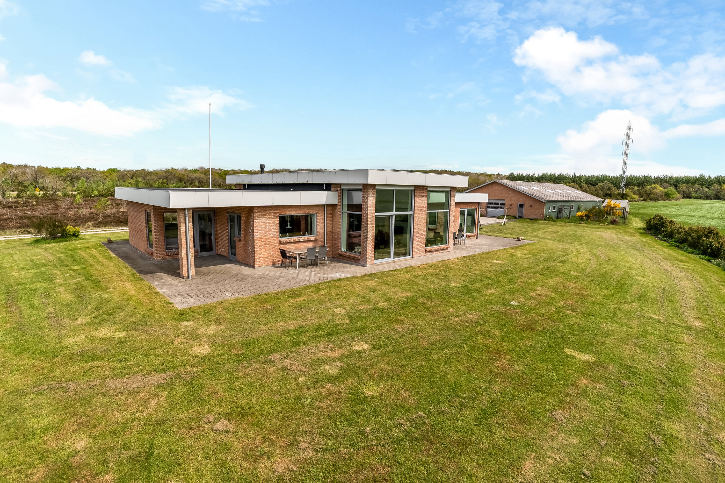 Fremhævet ejendommen billede i fuldskærmstilstand. Billede af Sognstrupvej 21, Nr Felding, 7500 Holstebro