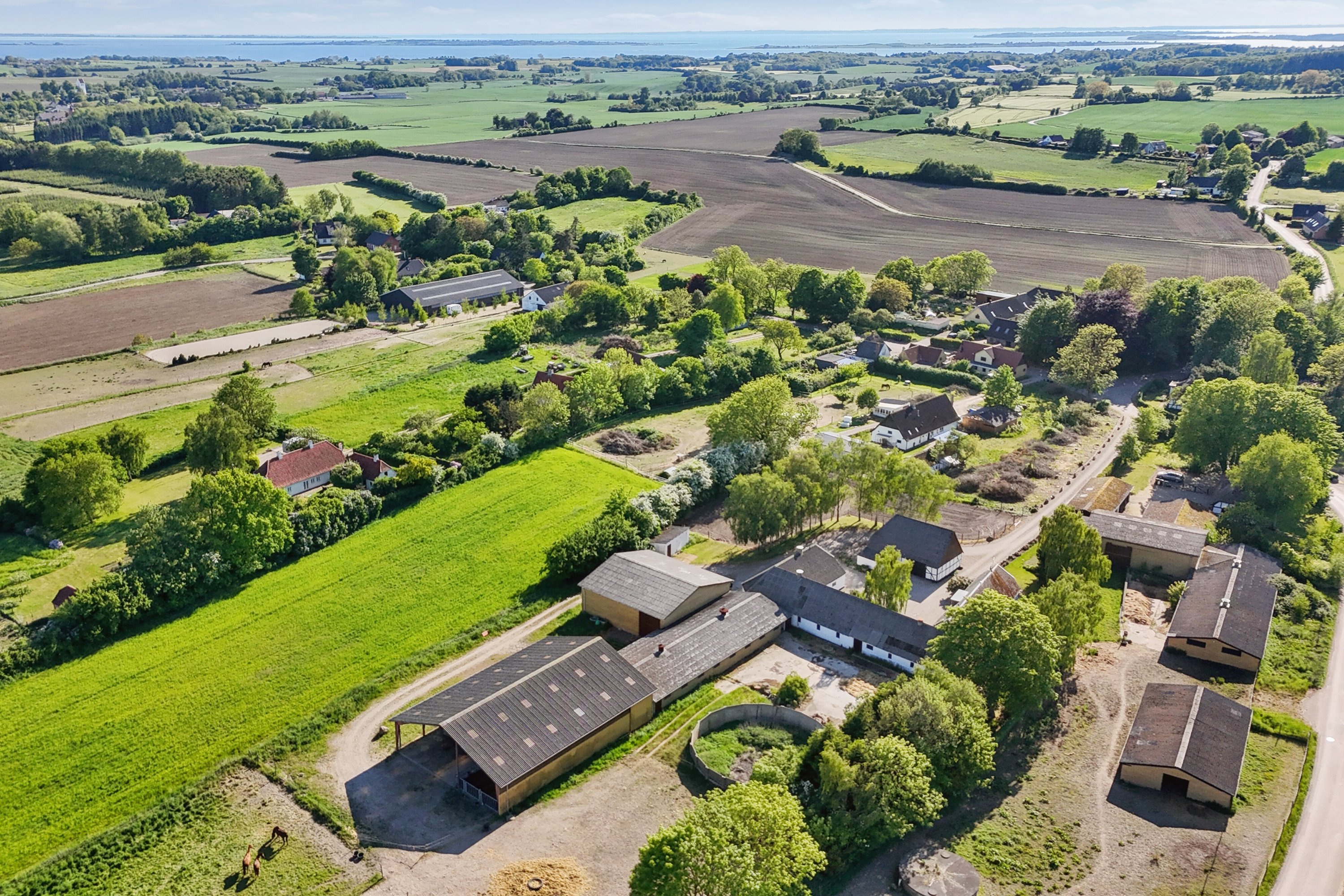 Fremhævet luftfoto billede i fuldskærmstilstand. Billede af Sølvbjergvej 2, Pejrup, 5600 Faaborg
