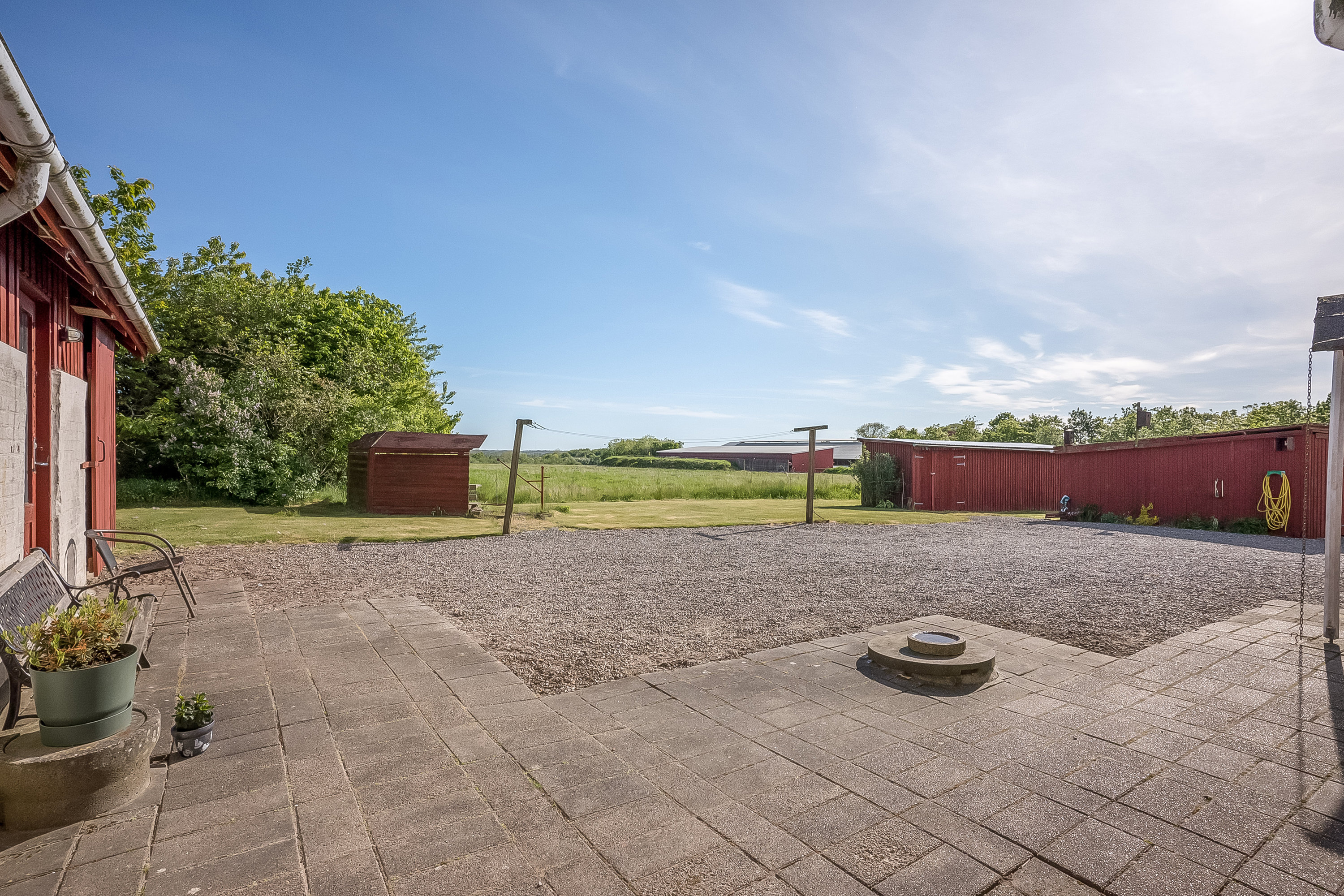 Fremhævet gårdmiljø billede i fuldskærmstilstand. Billede af Ormstrupvej 8, Idom, 7500 Holstebro